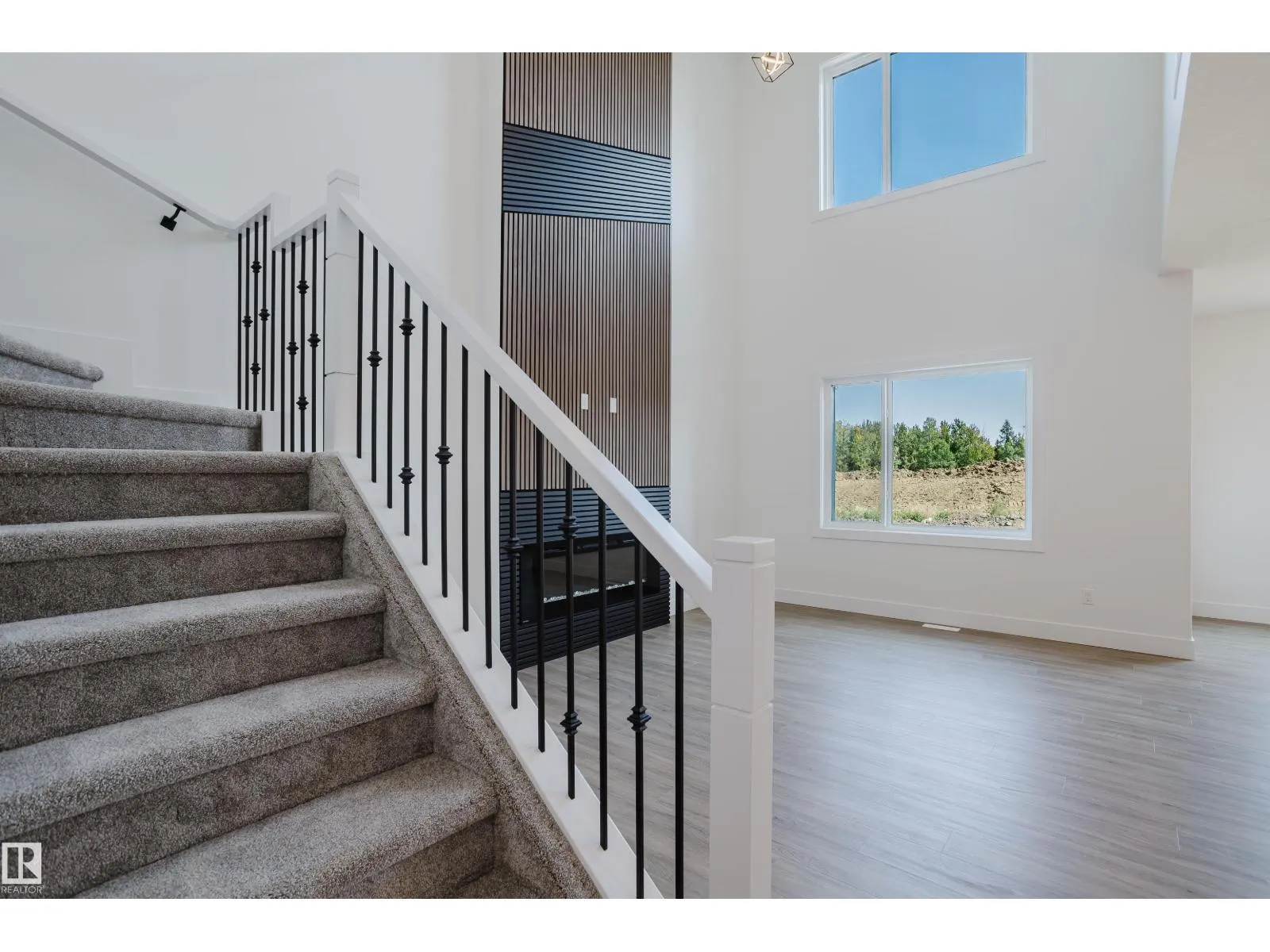 55 RENWYCK PL