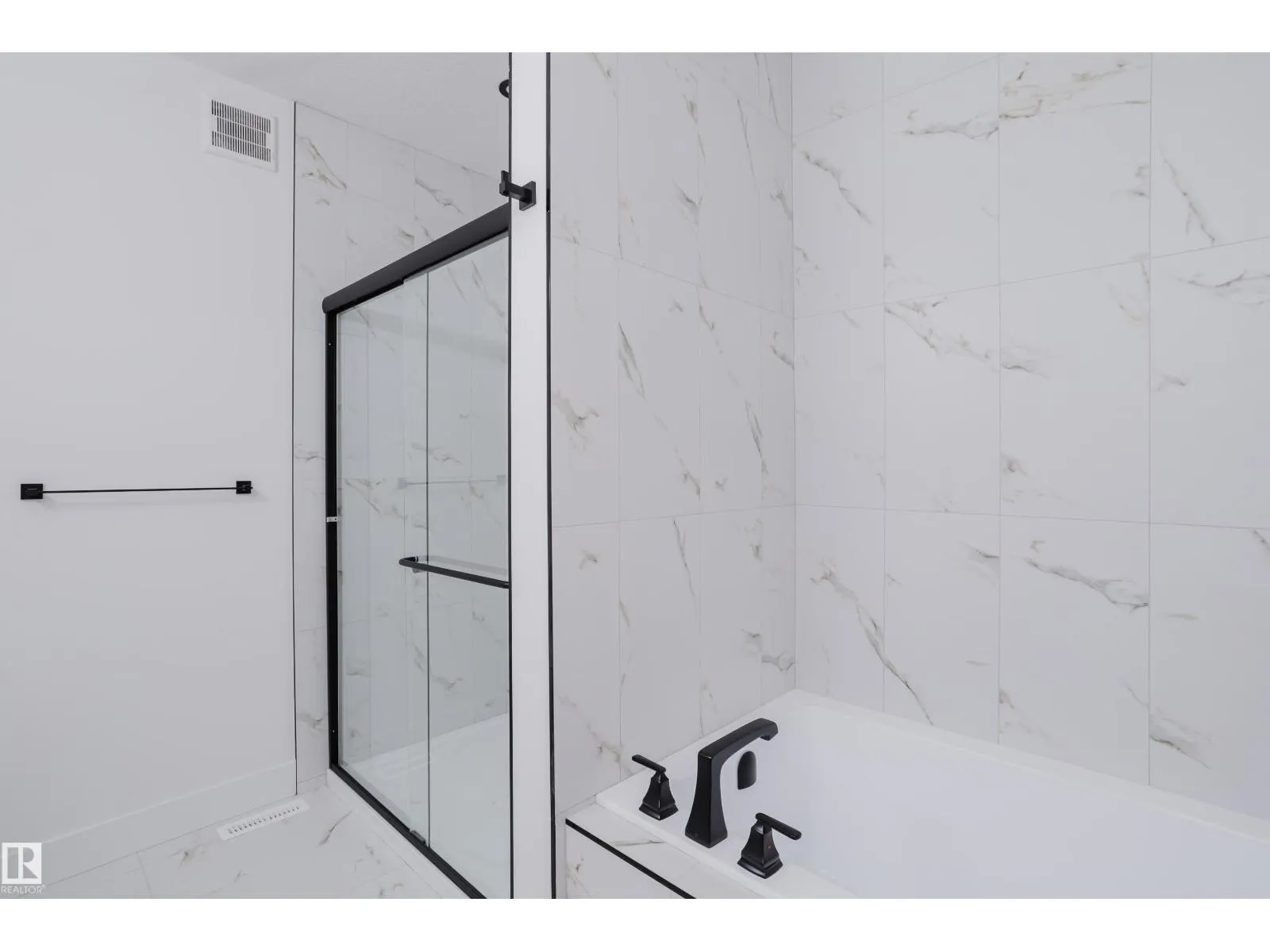 55 RENWYCK PL