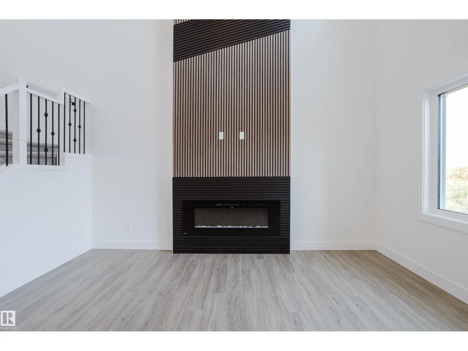 55 RENWYCK PL