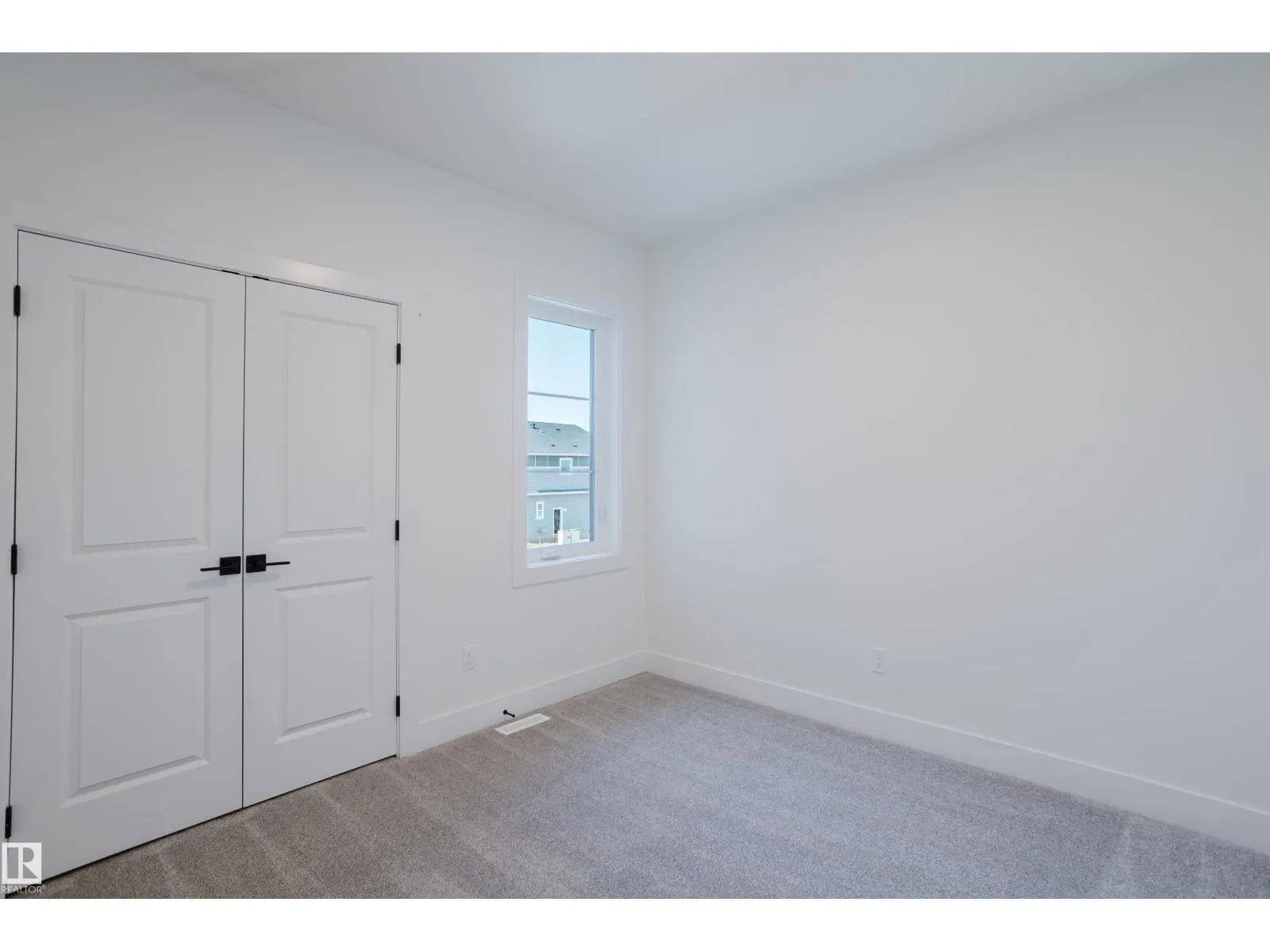 55 RENWYCK PL