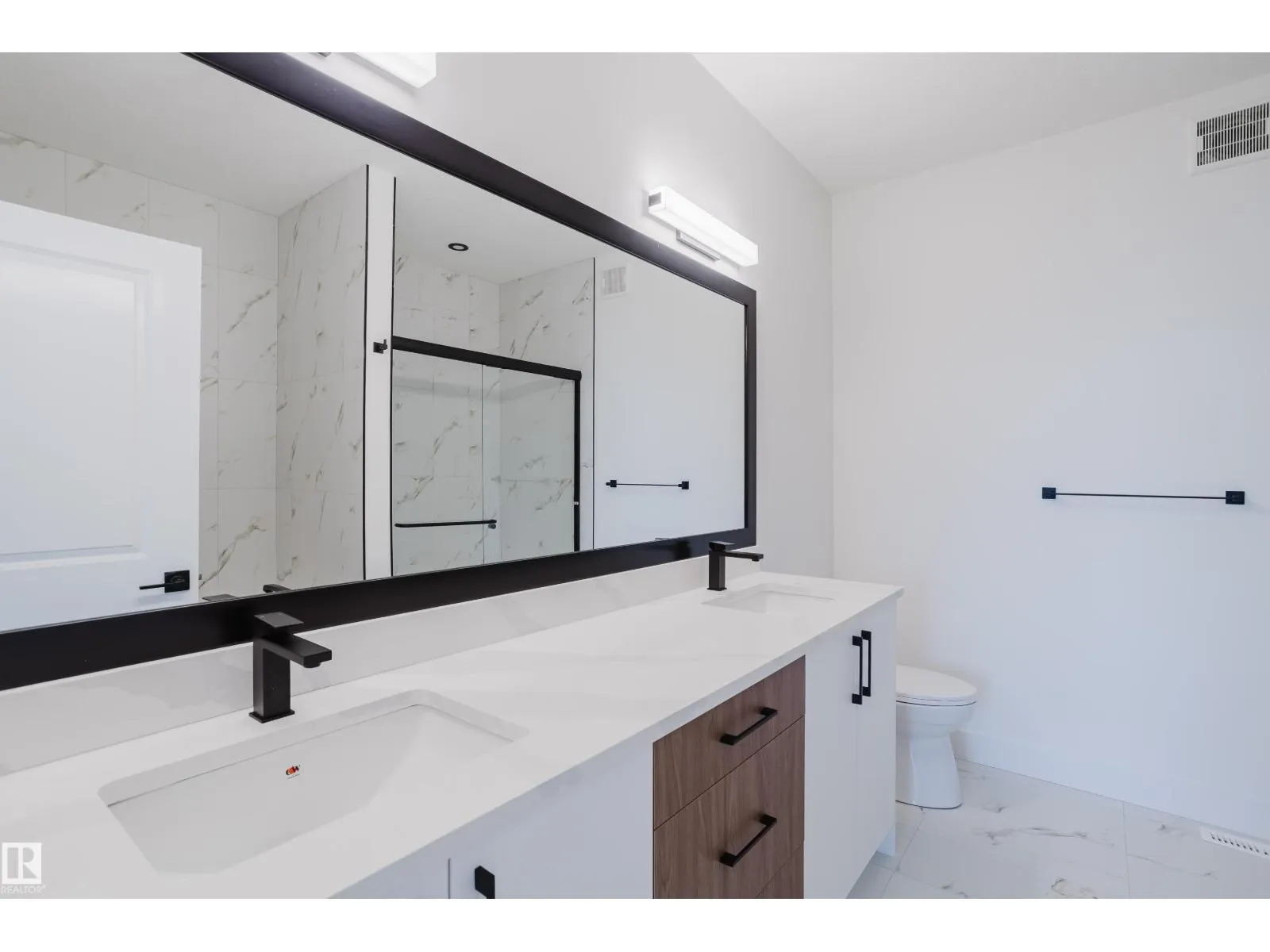 55 RENWYCK PL