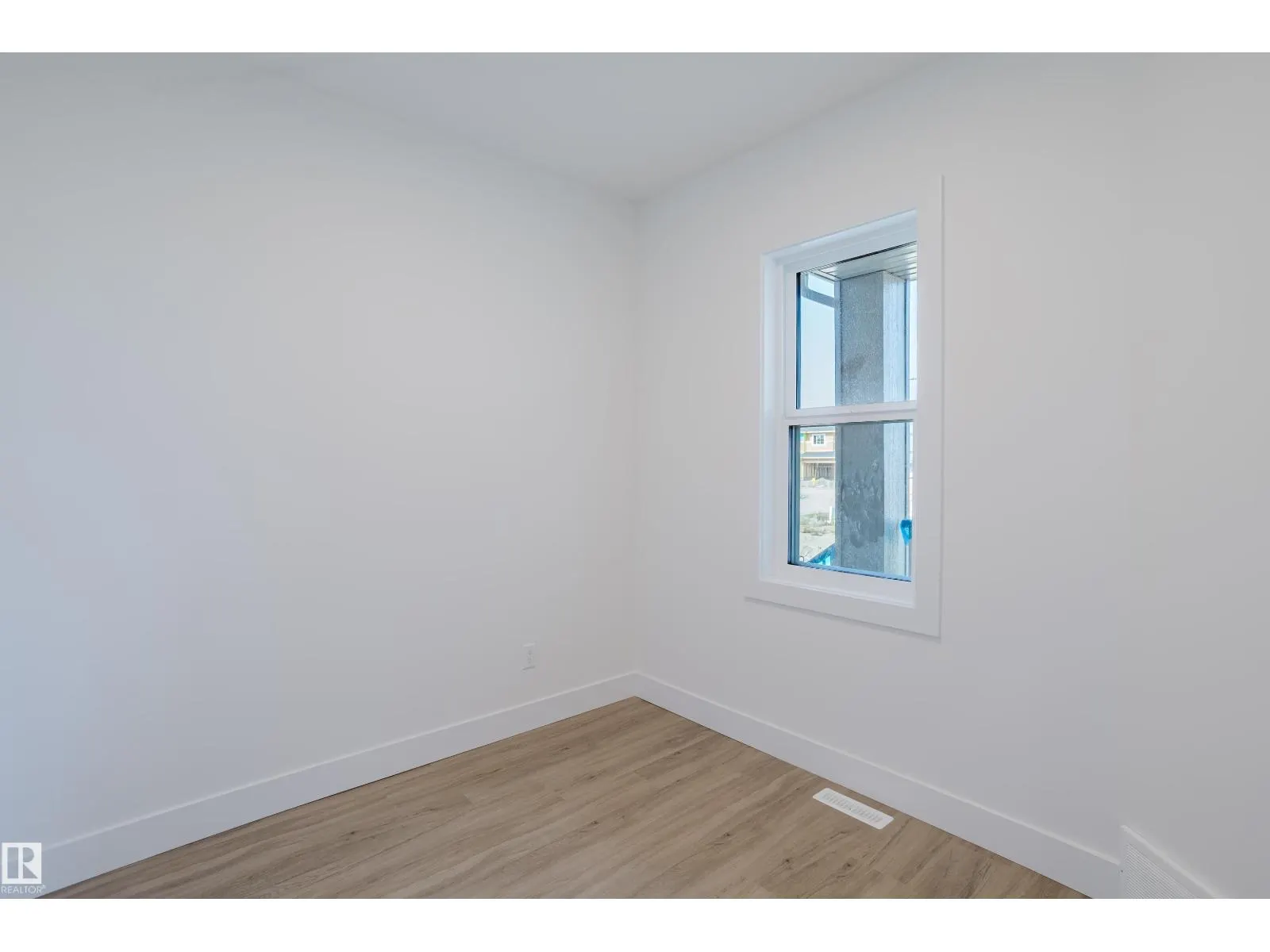 55 RENWYCK PL