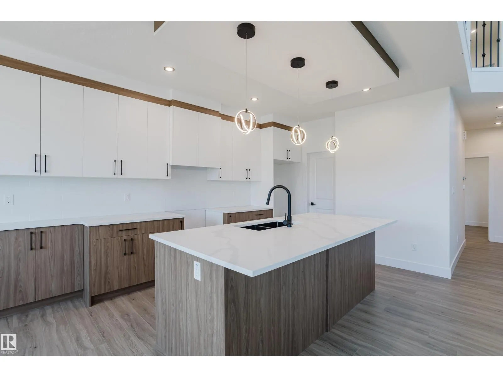 55 RENWYCK PL
