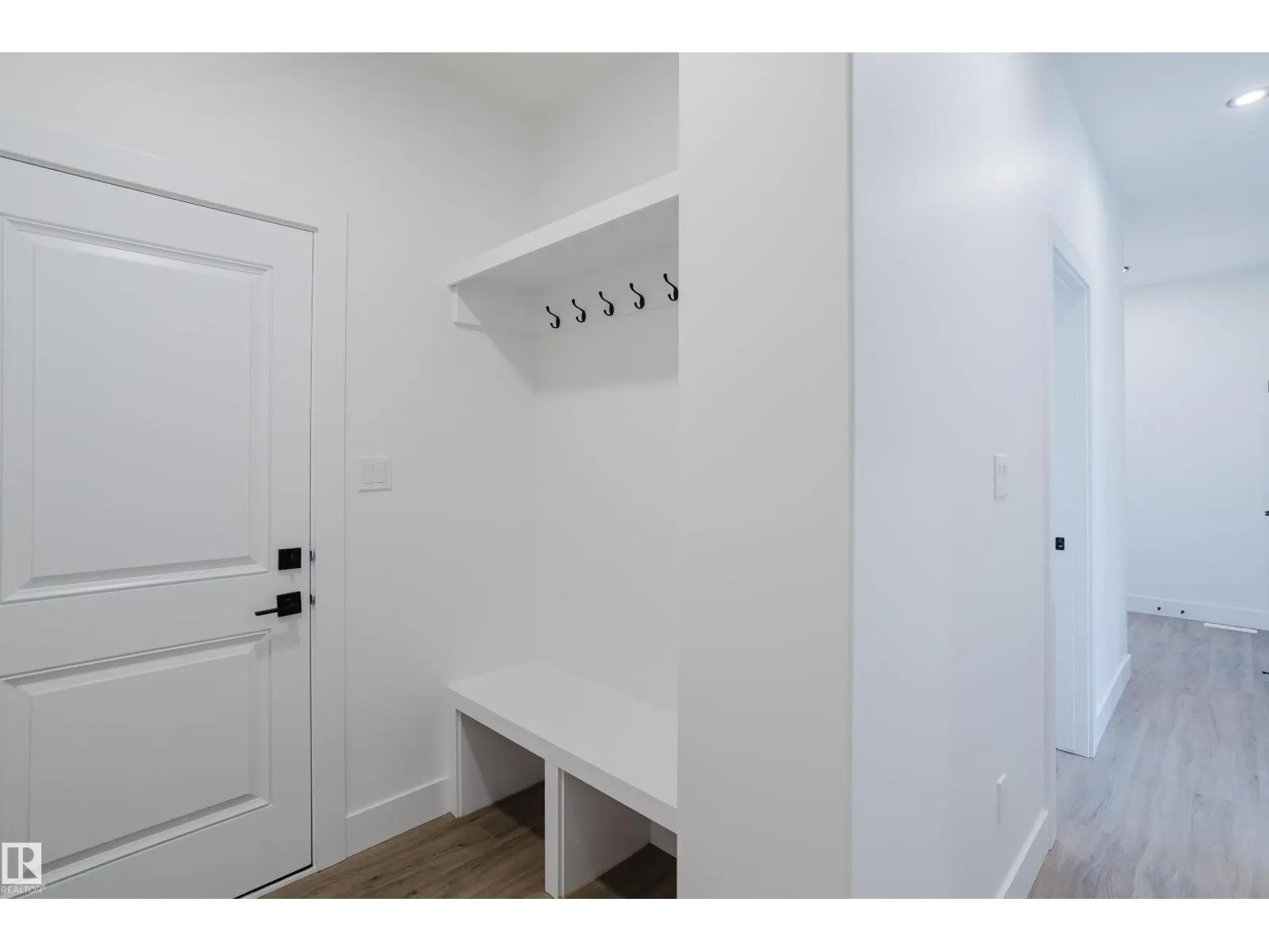 55 RENWYCK PL