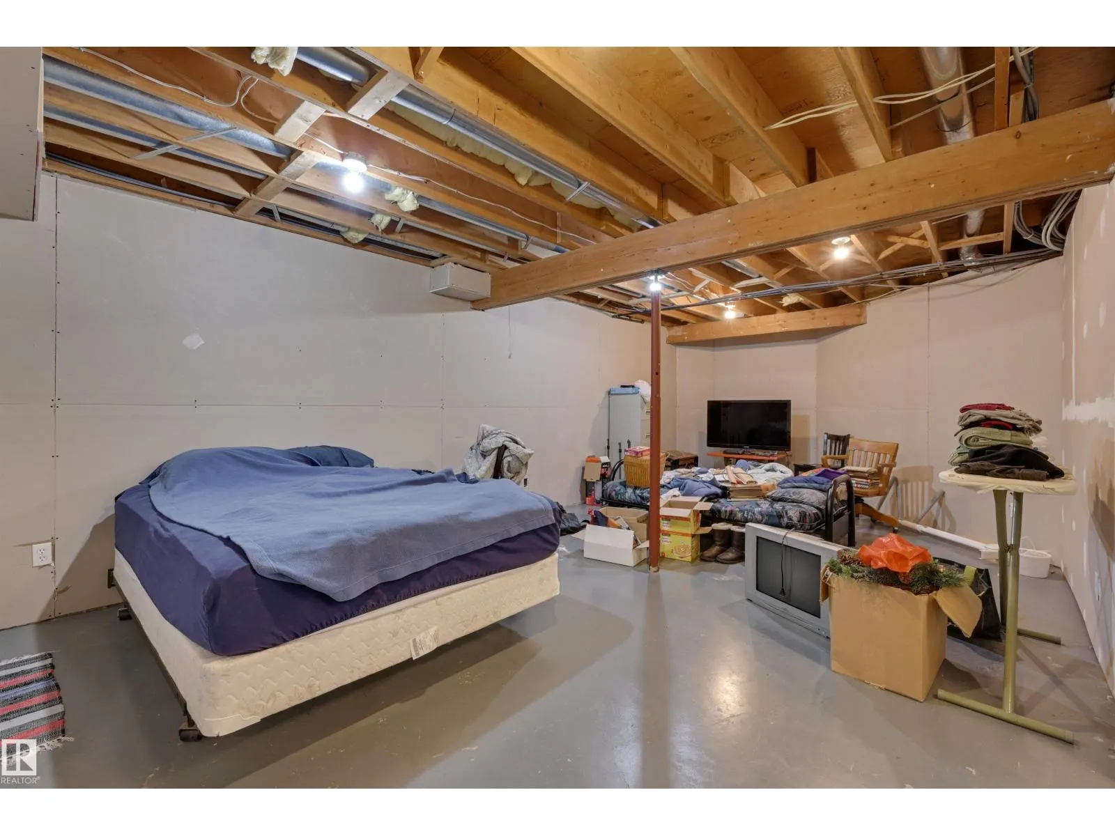 1928 152 AV NW