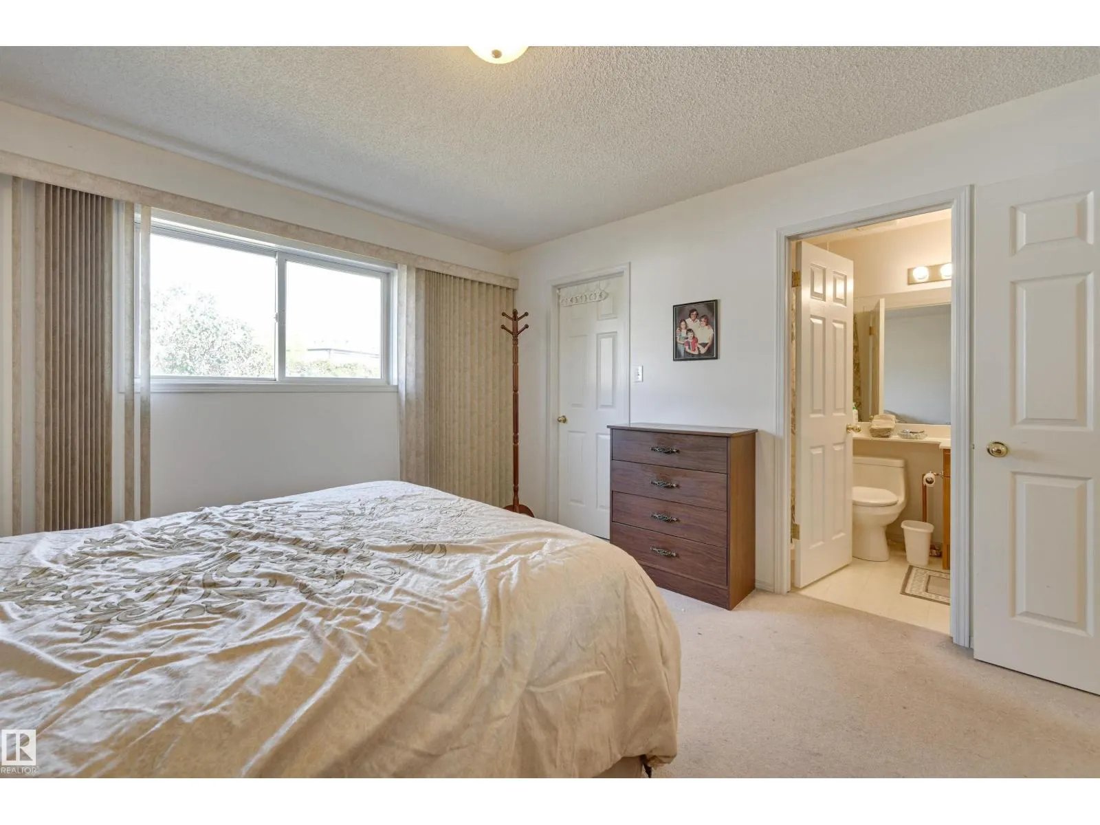 1928 152 AV NW