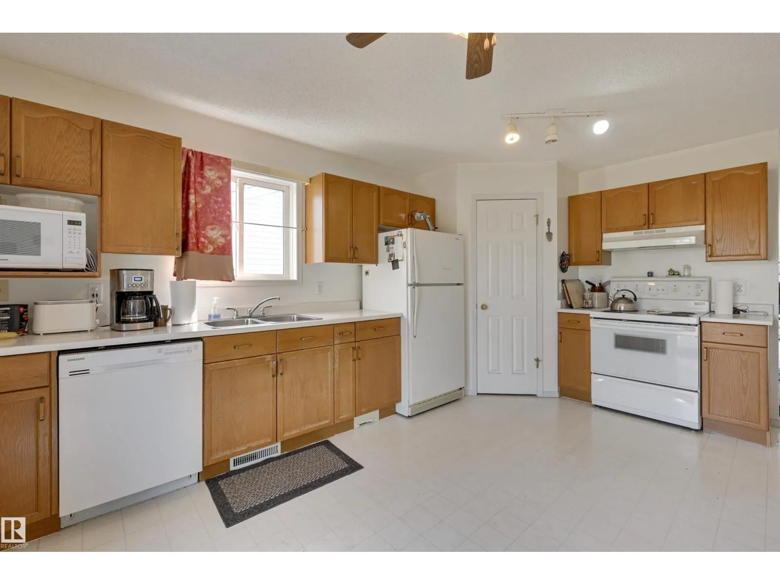 1928 152 AV NW