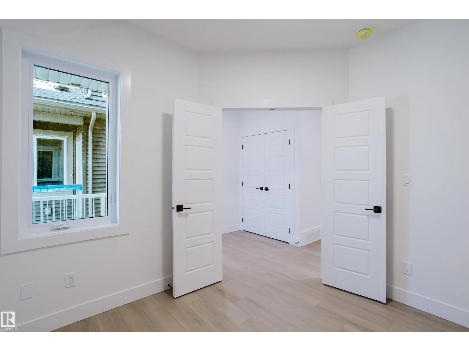 51 RENWYCK PL