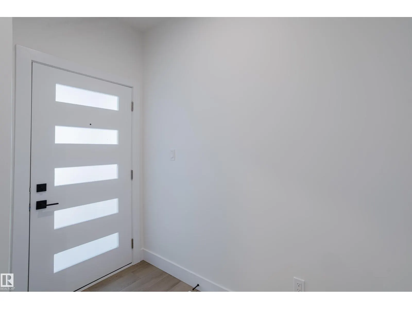 51 RENWYCK PL