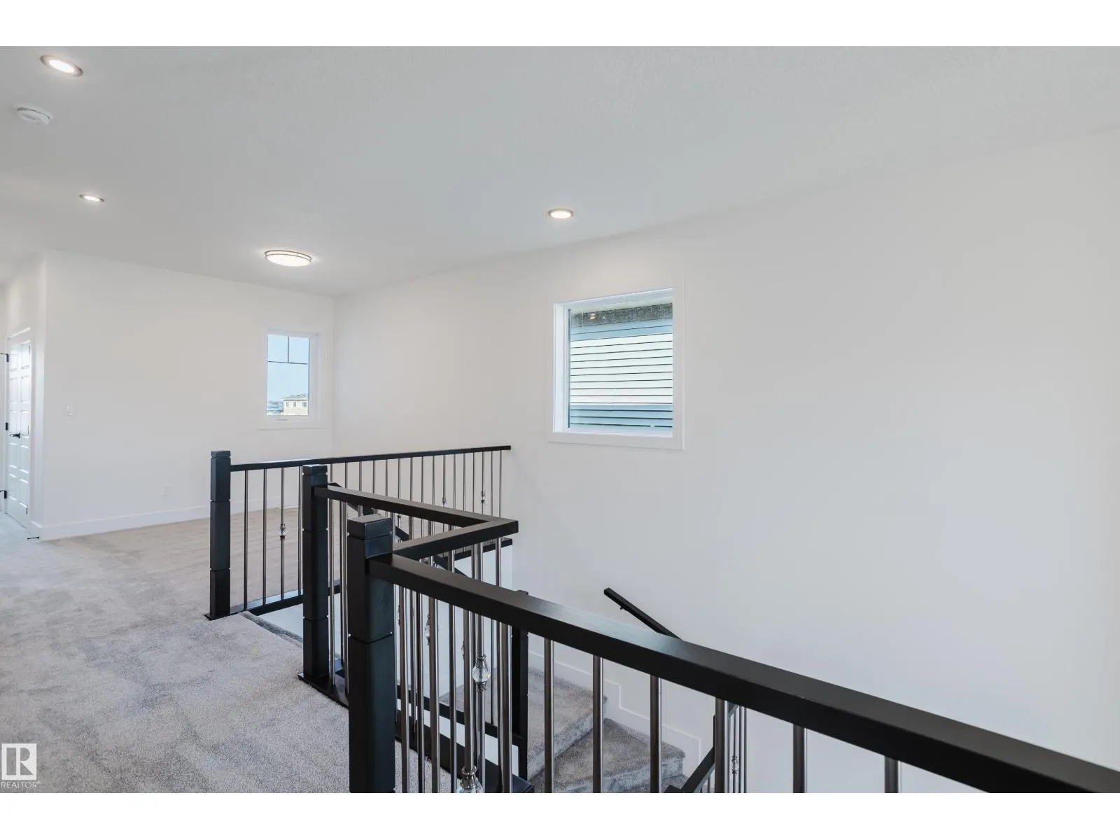 51 RENWYCK PL