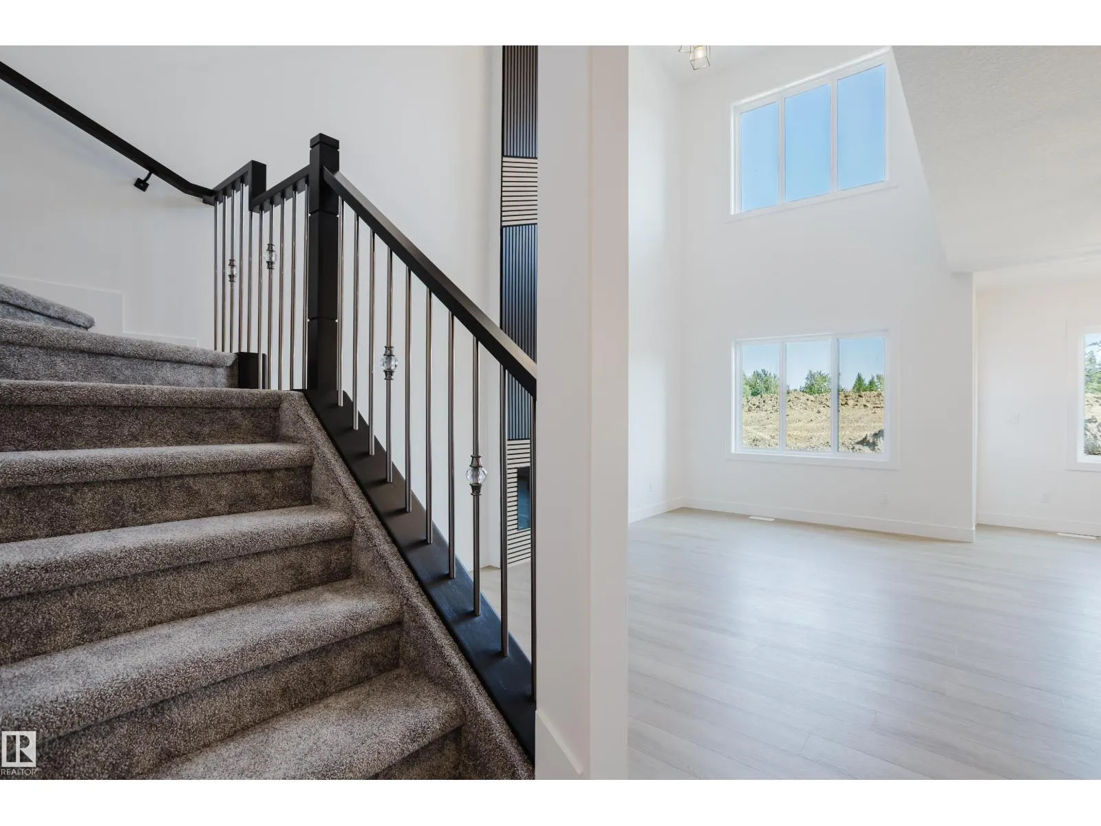 51 RENWYCK PL