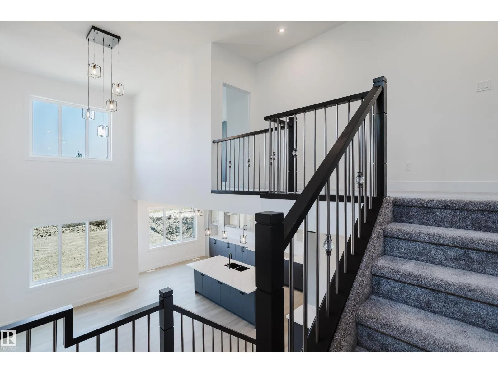 51 RENWYCK PL