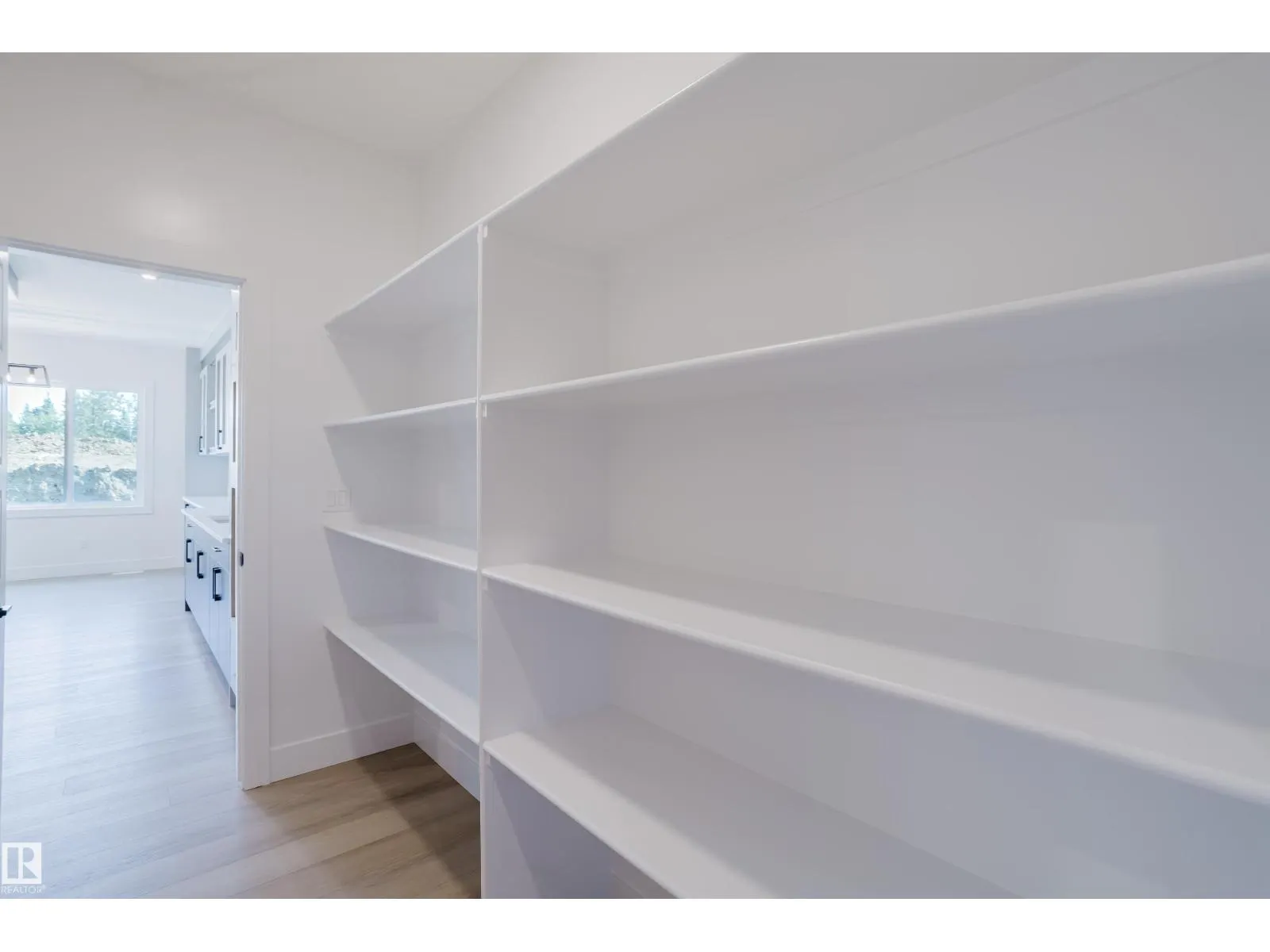 51 RENWYCK PL