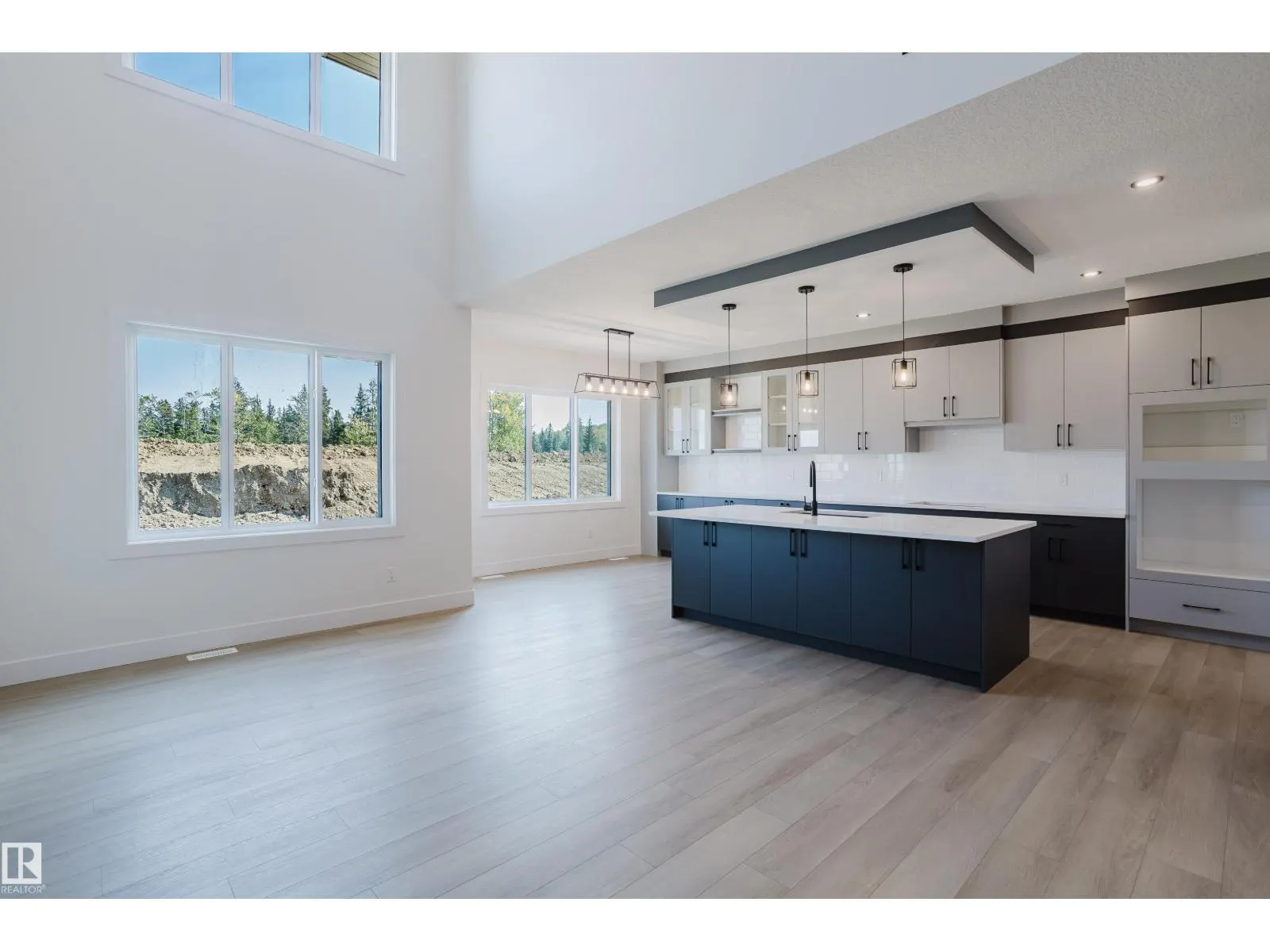51 RENWYCK PL