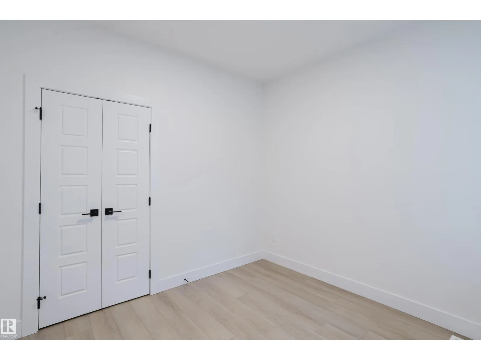 51 RENWYCK PL