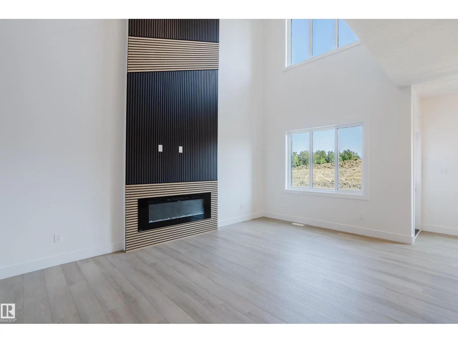 51 RENWYCK PL