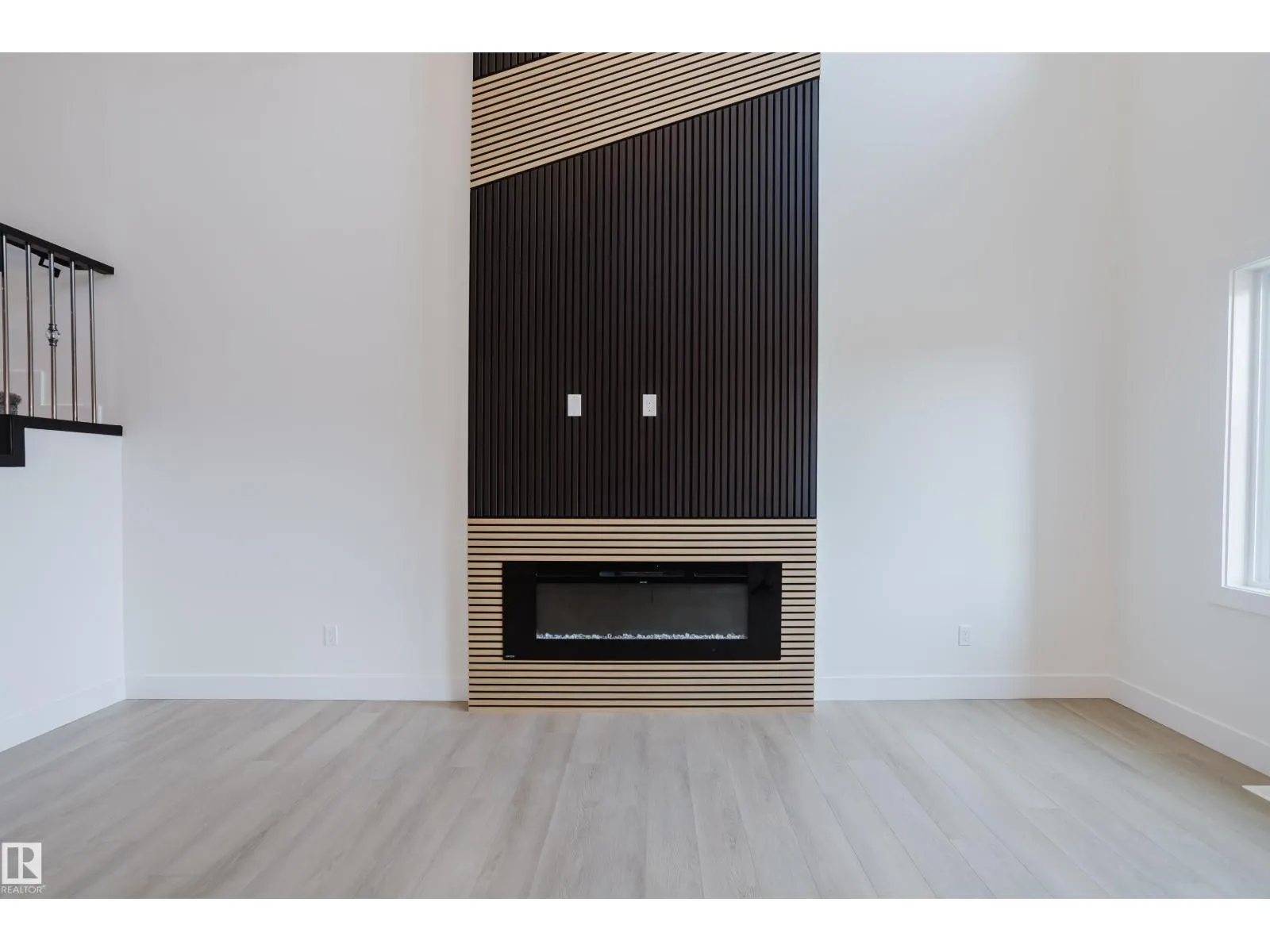 51 RENWYCK PL