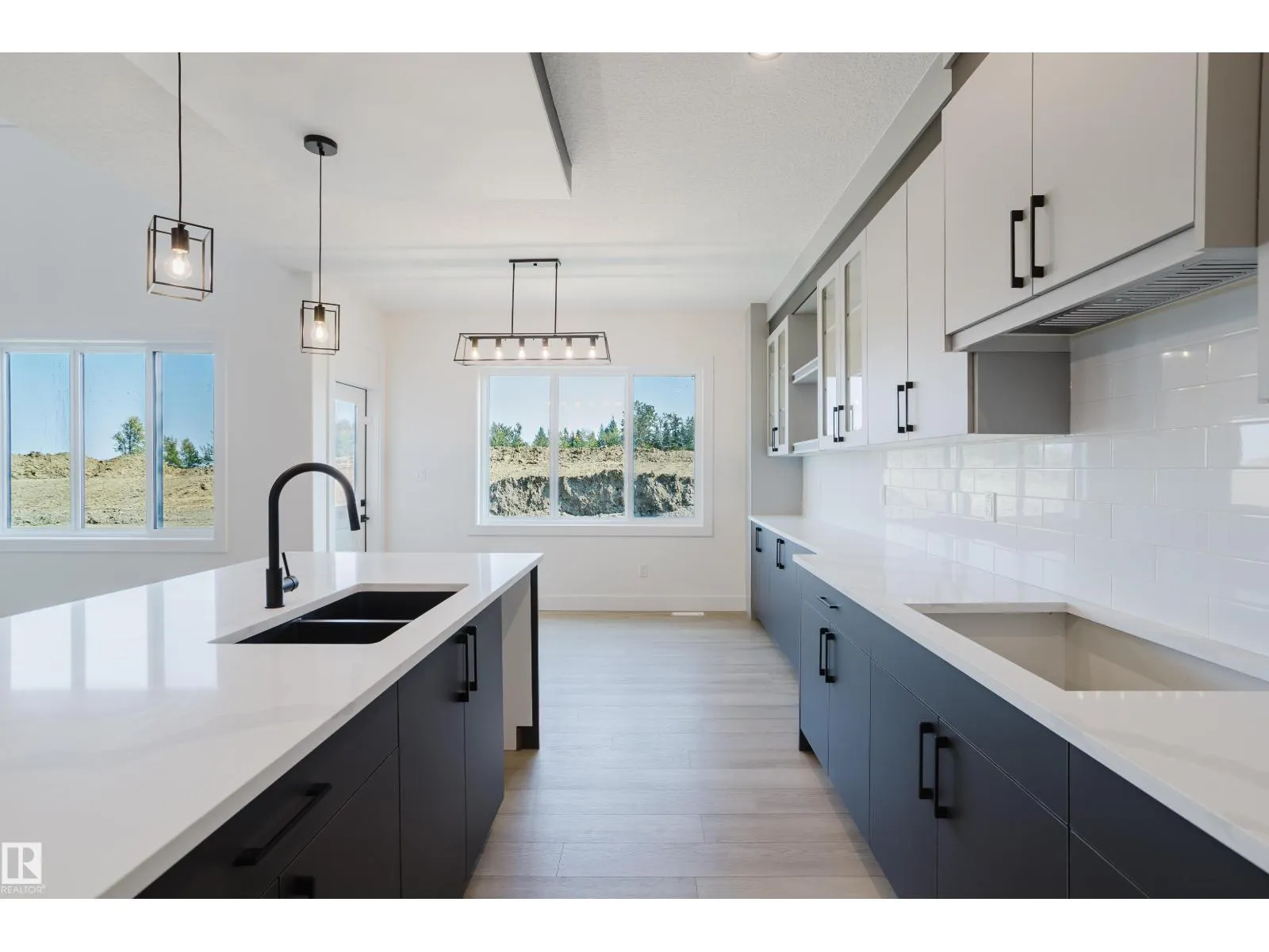51 RENWYCK PL