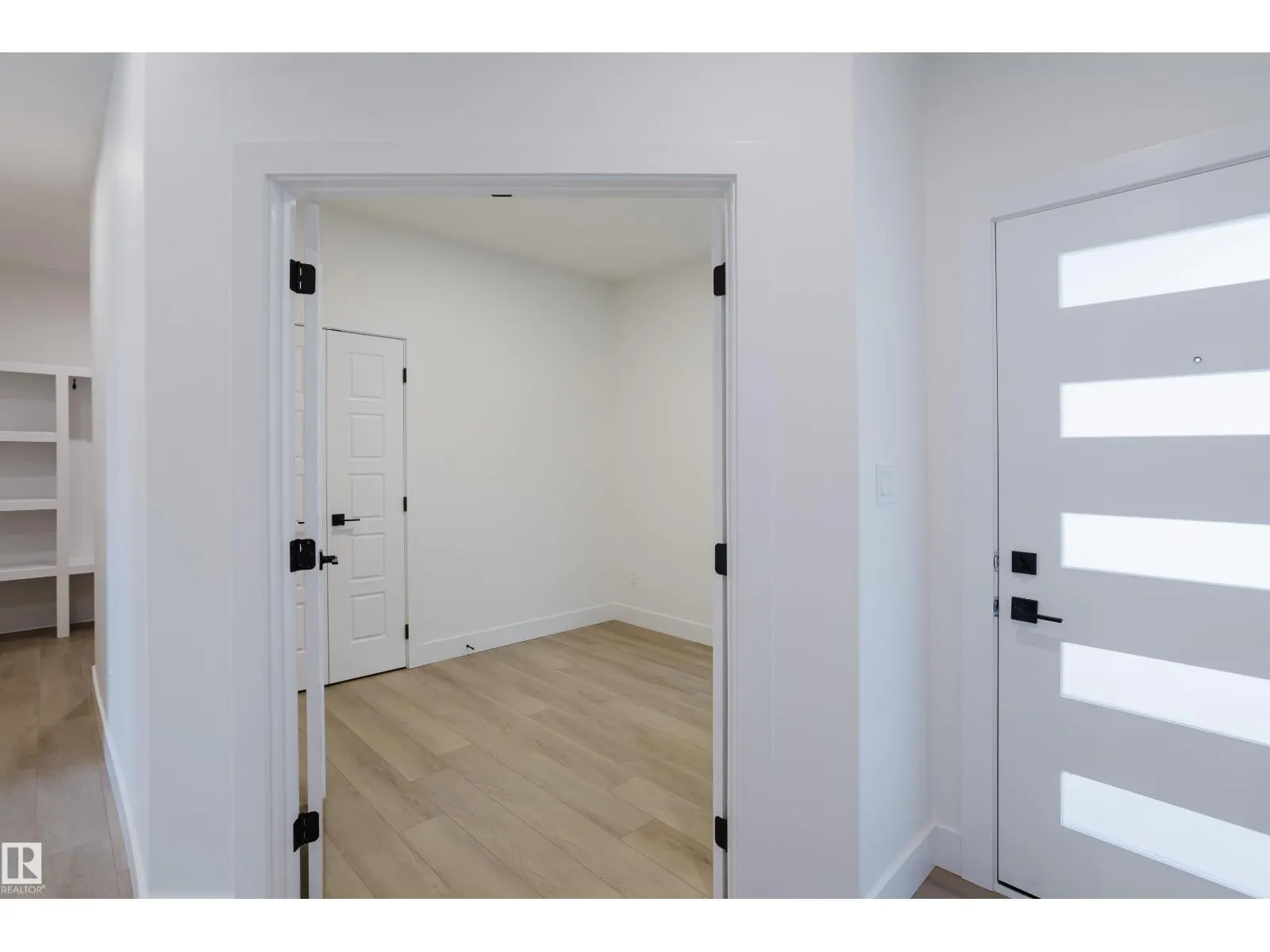 51 RENWYCK PL