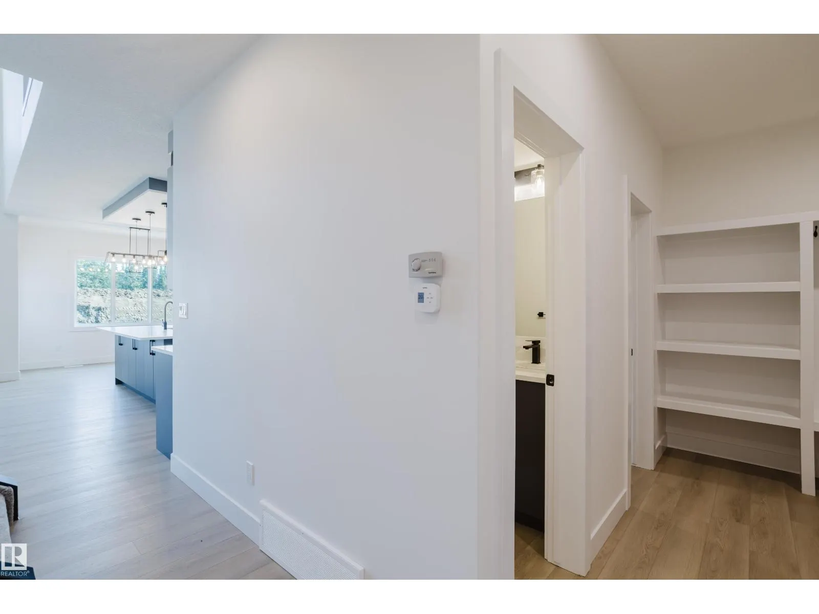51 RENWYCK PL