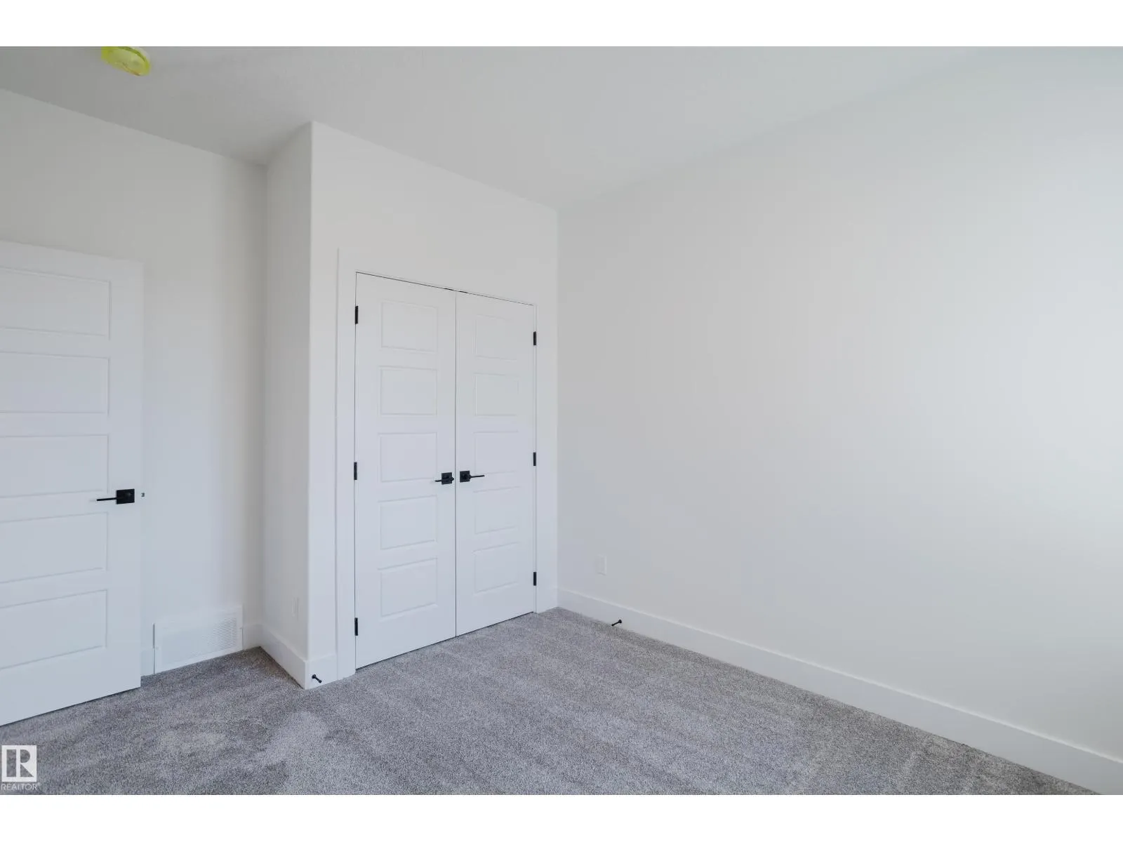 51 RENWYCK PL