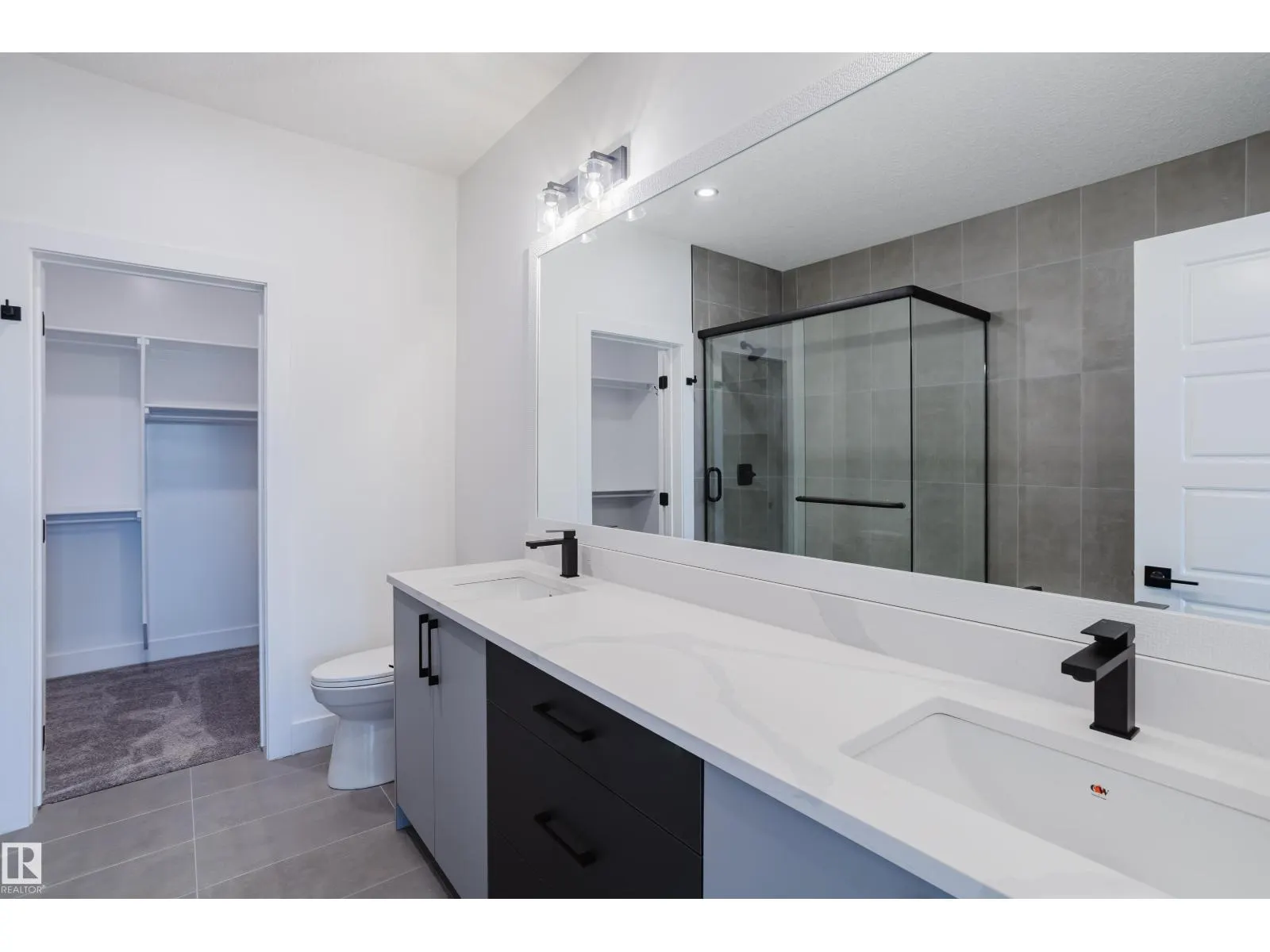 51 RENWYCK PL