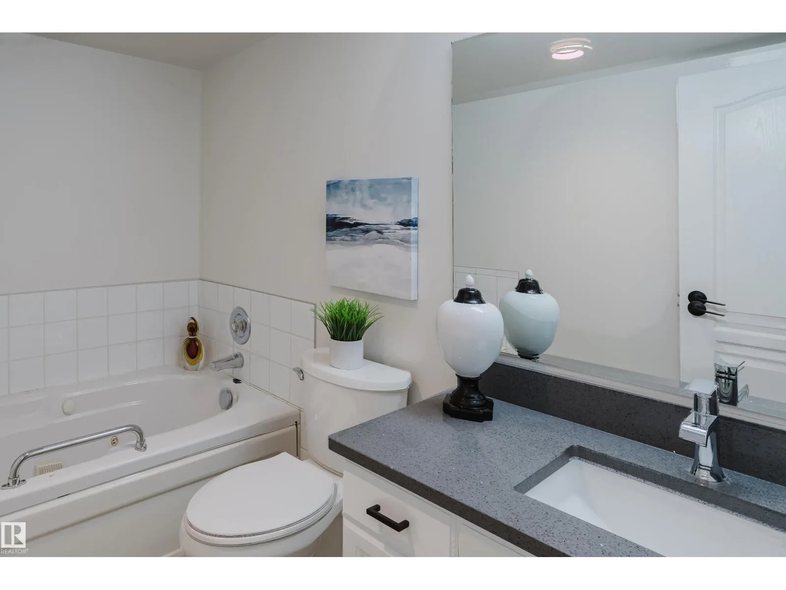 #304 10130 114 ST NW