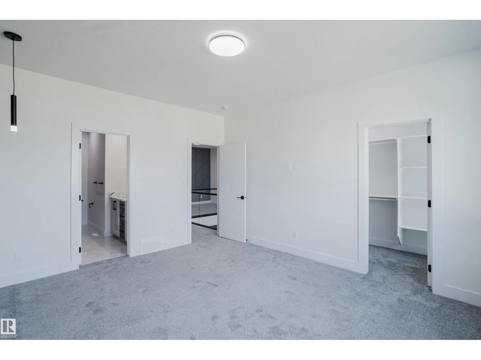 915 18 AV NW