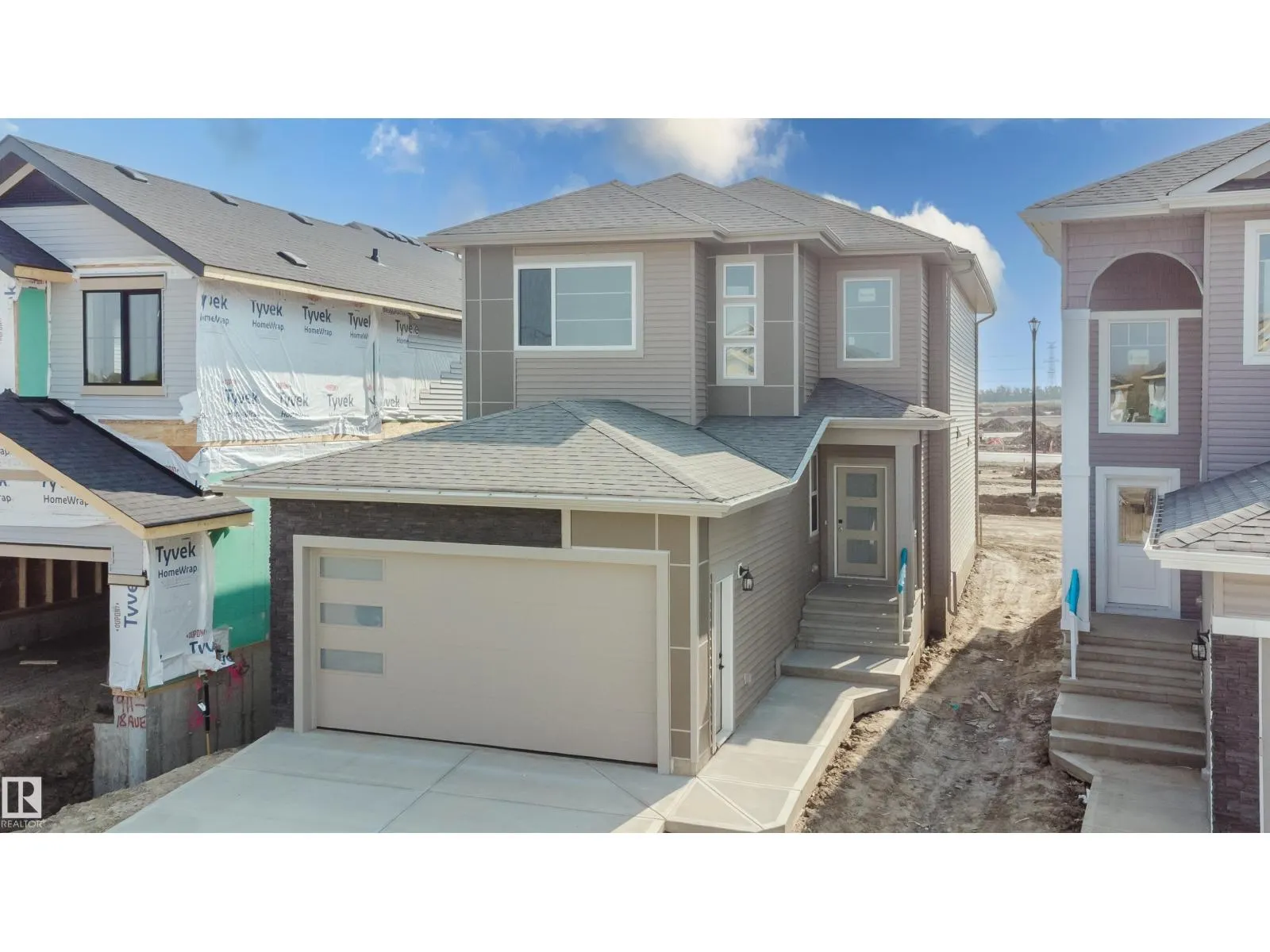 915 18 AV NW