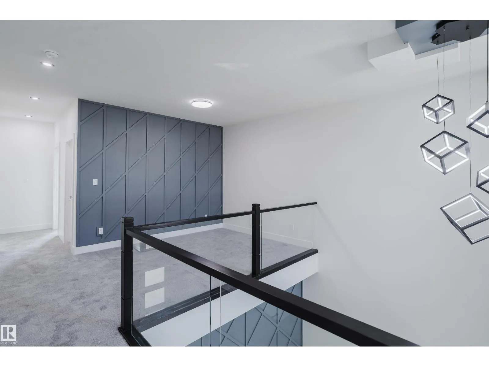 915 18 AV NW