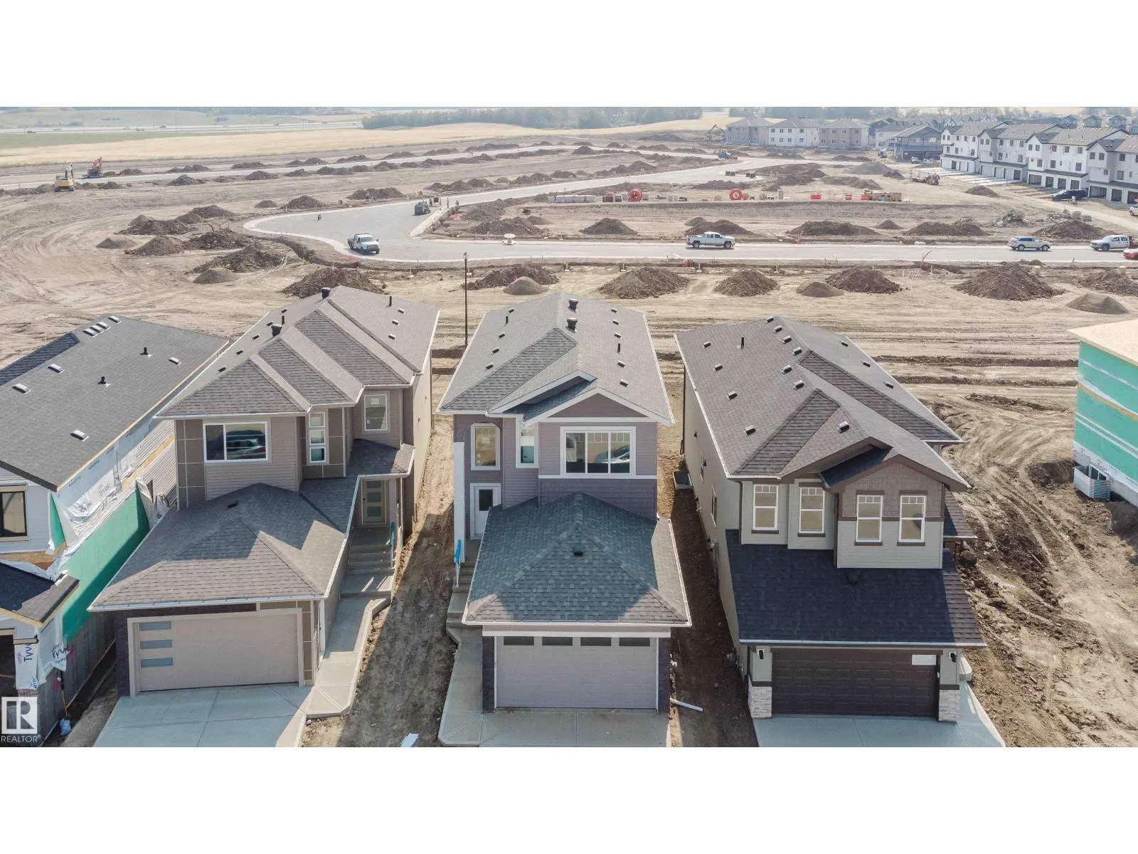915 18 AV NW