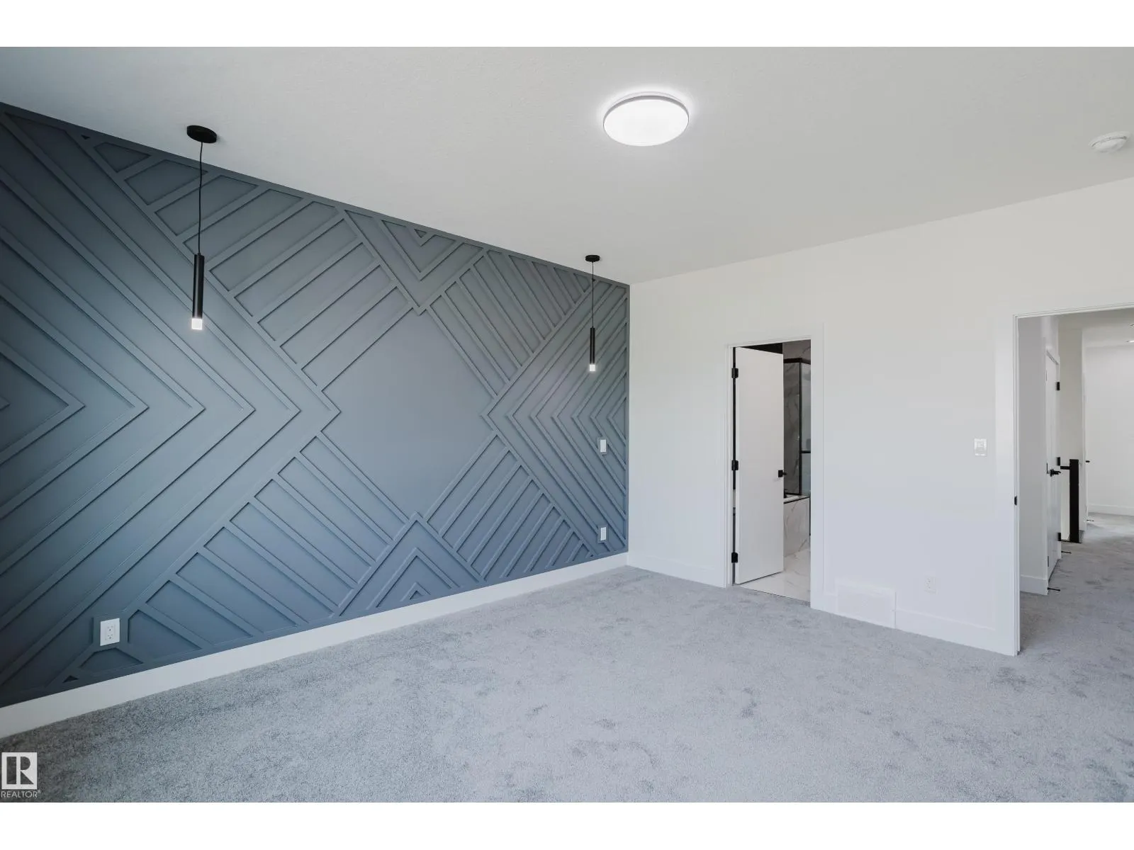 915 18 AV NW