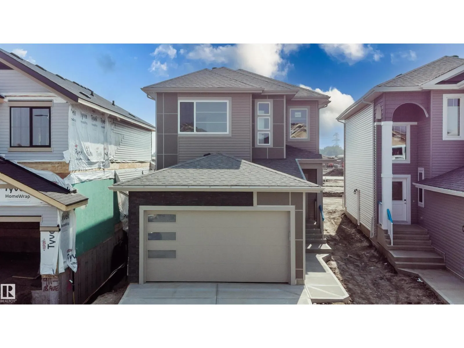 915 18 AV NW