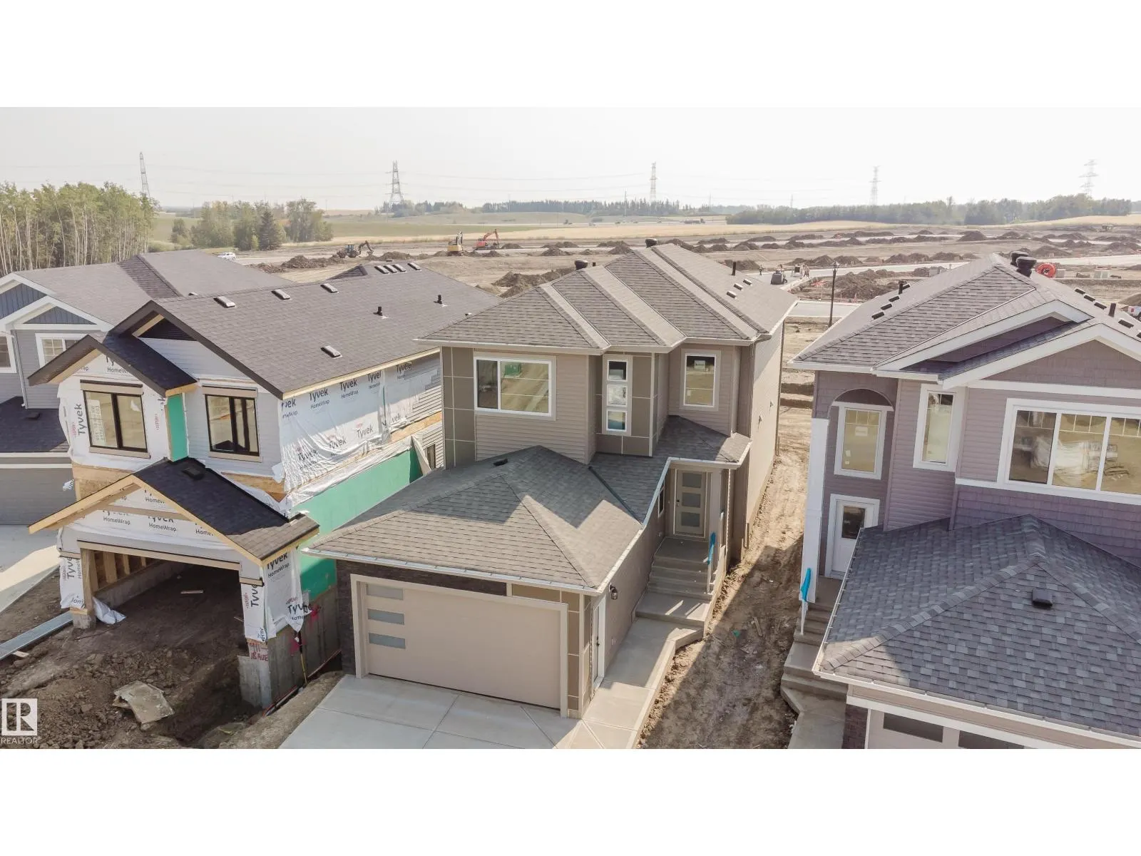915 18 AV NW