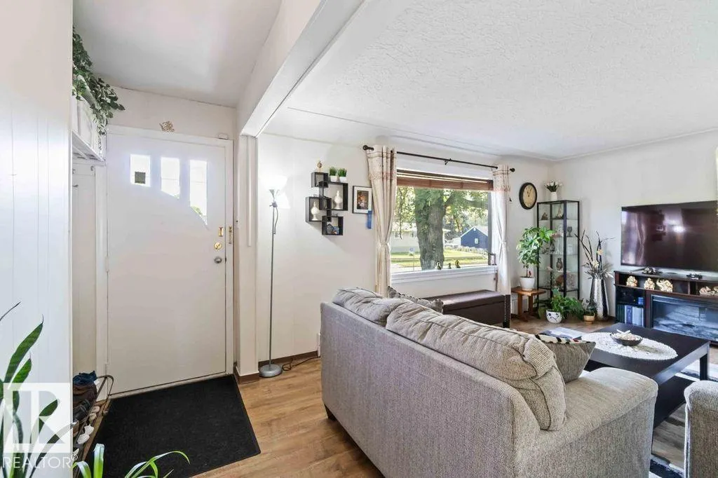 12040 50 ST NW