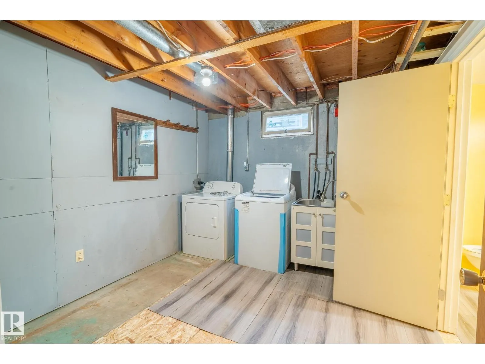 3912 52 st