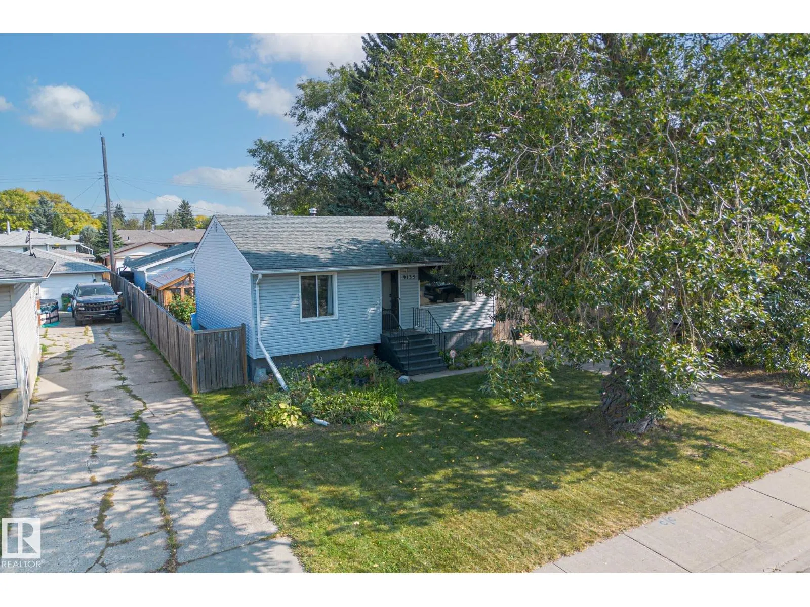 9135 155 ST NW