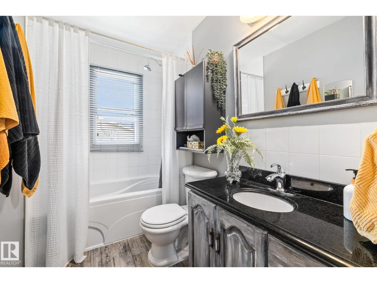 9135 155 ST NW