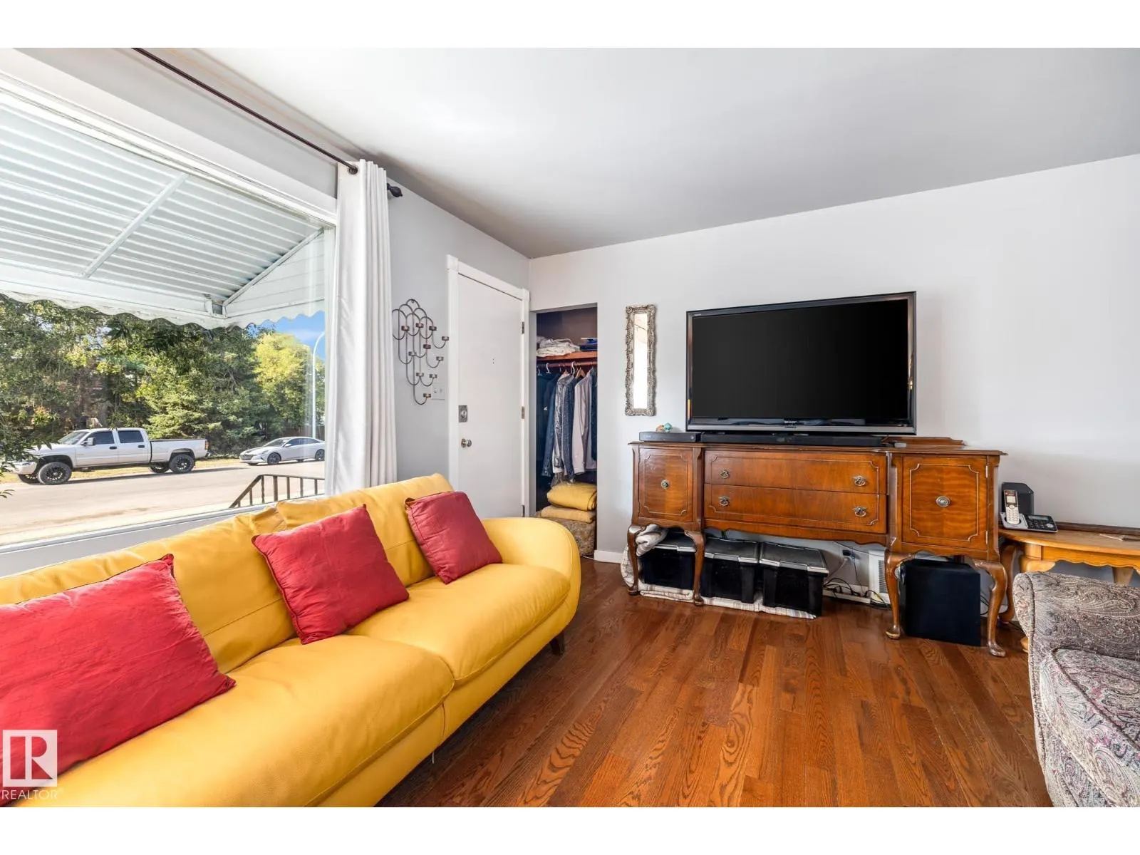 9135 155 ST NW