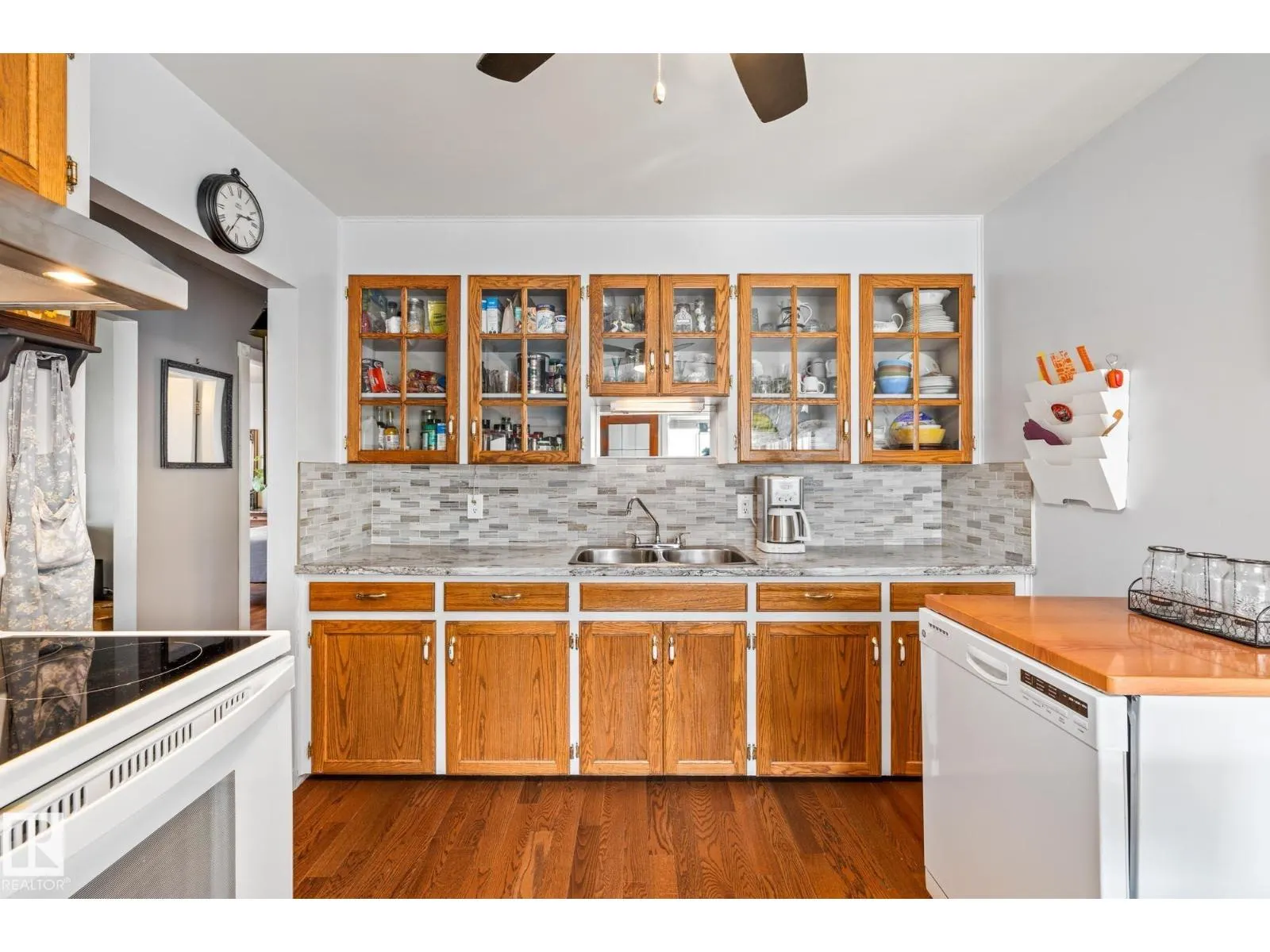 9135 155 ST NW