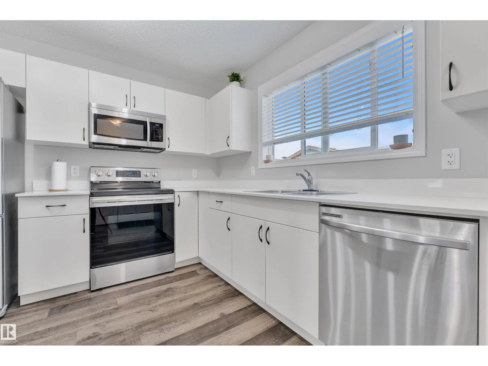 4620 175 AV NW