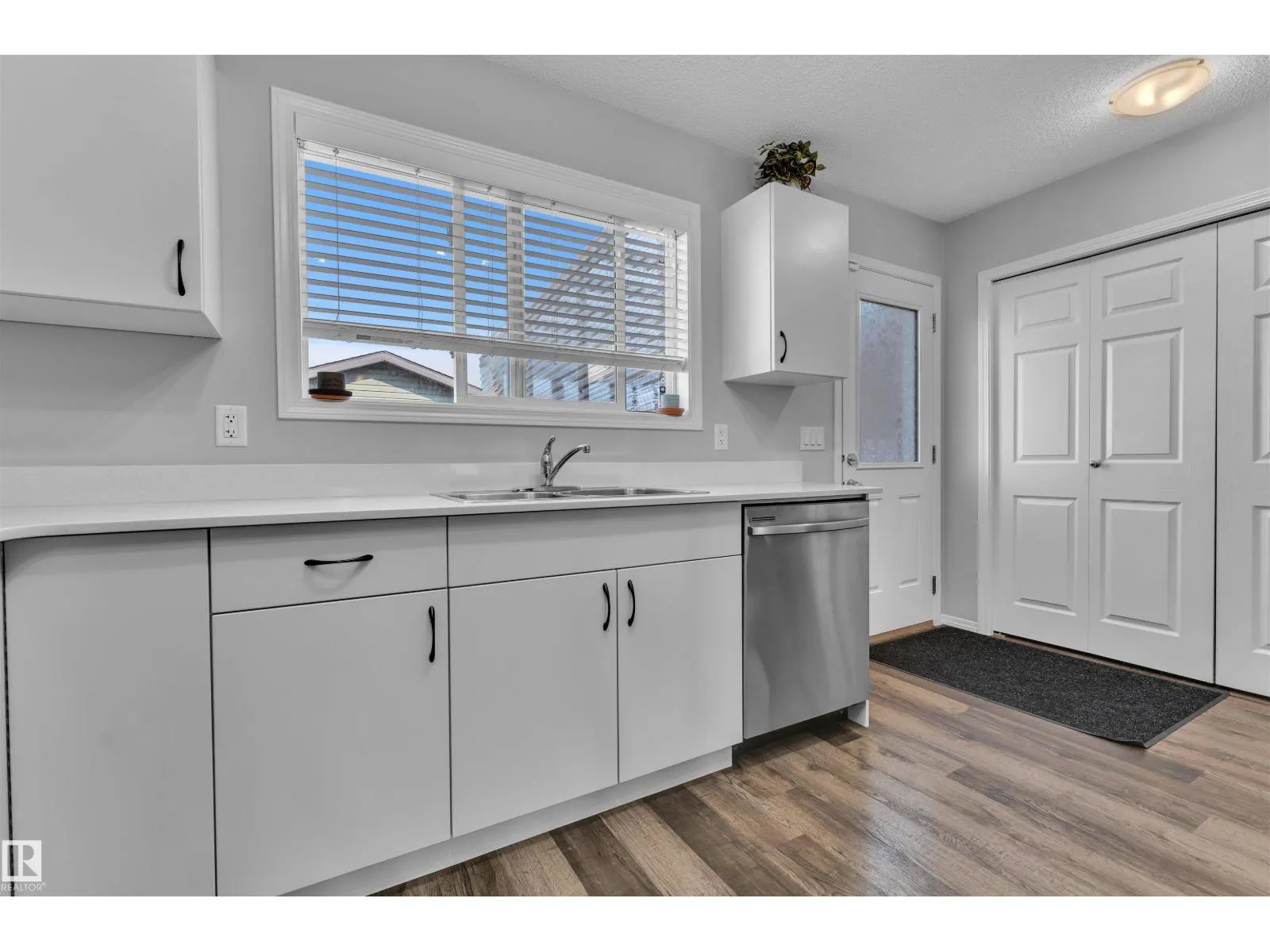 4620 175 AV NW