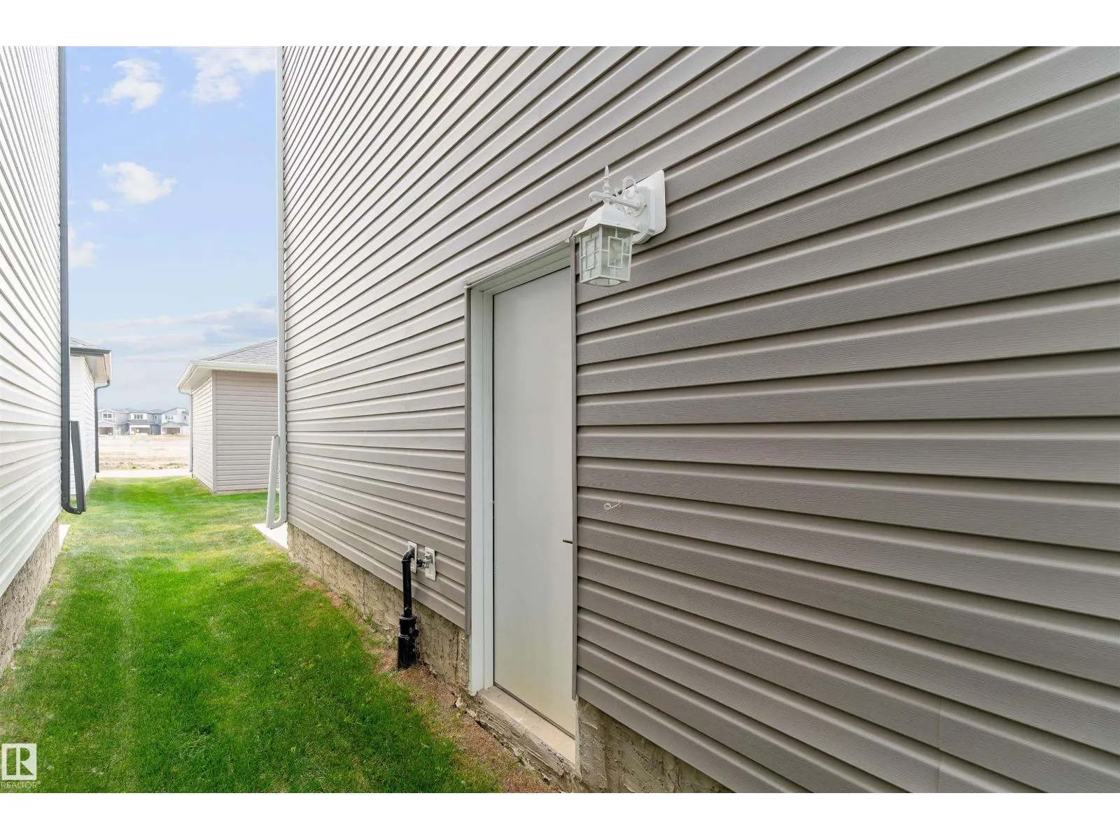 182 CALEDONIA DR