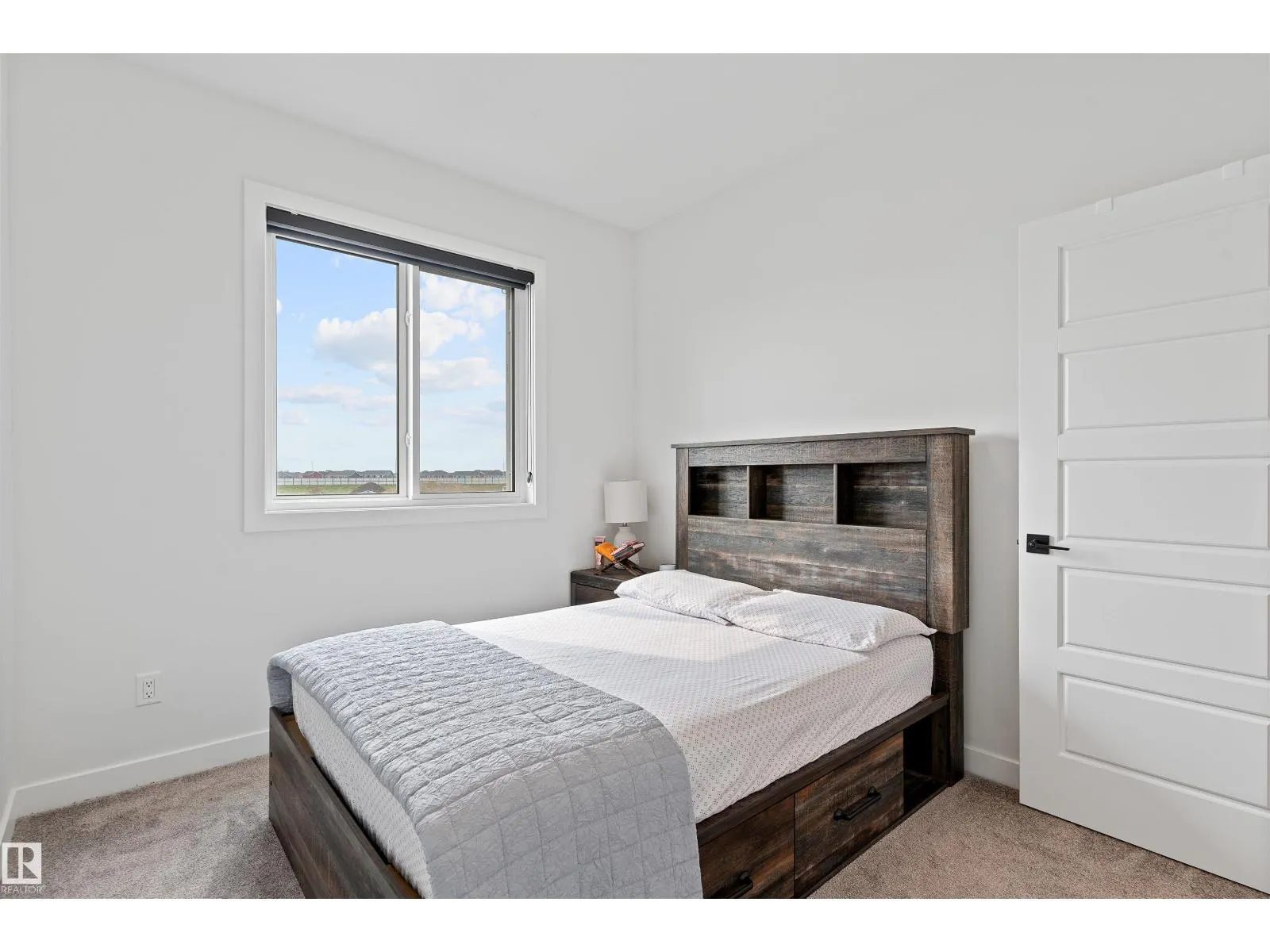 182 CALEDONIA DR