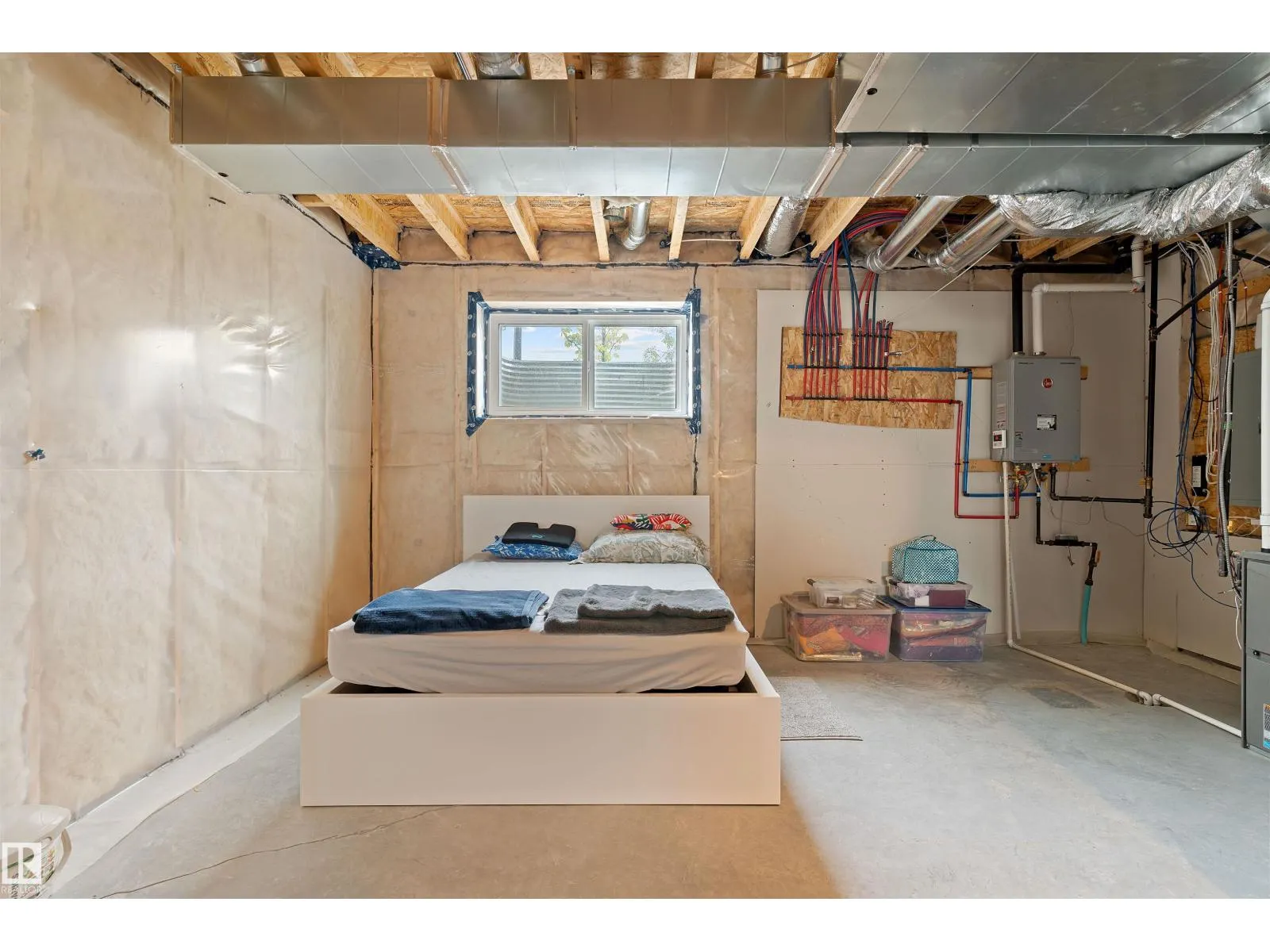 182 CALEDONIA DR