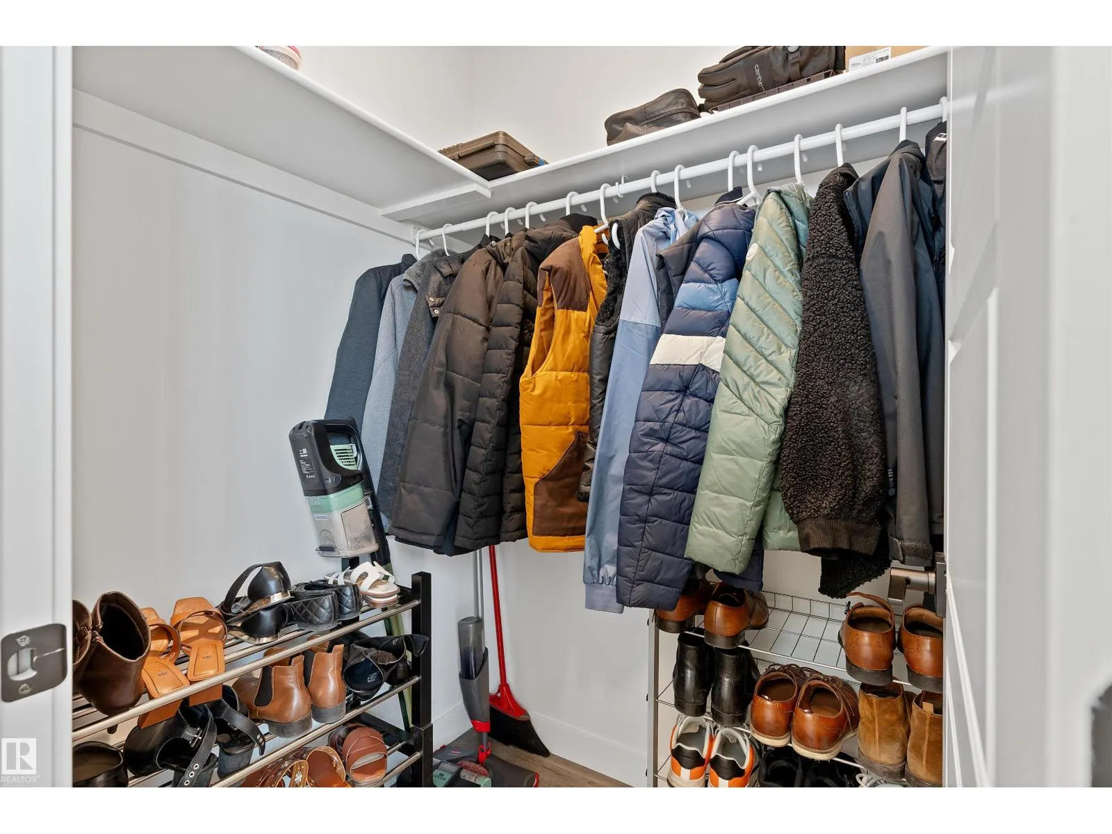 182 CALEDONIA DR
