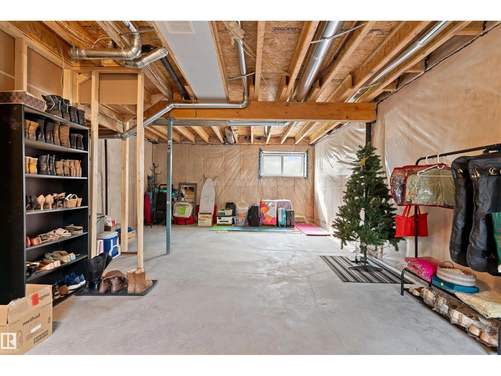 182 CALEDONIA DR