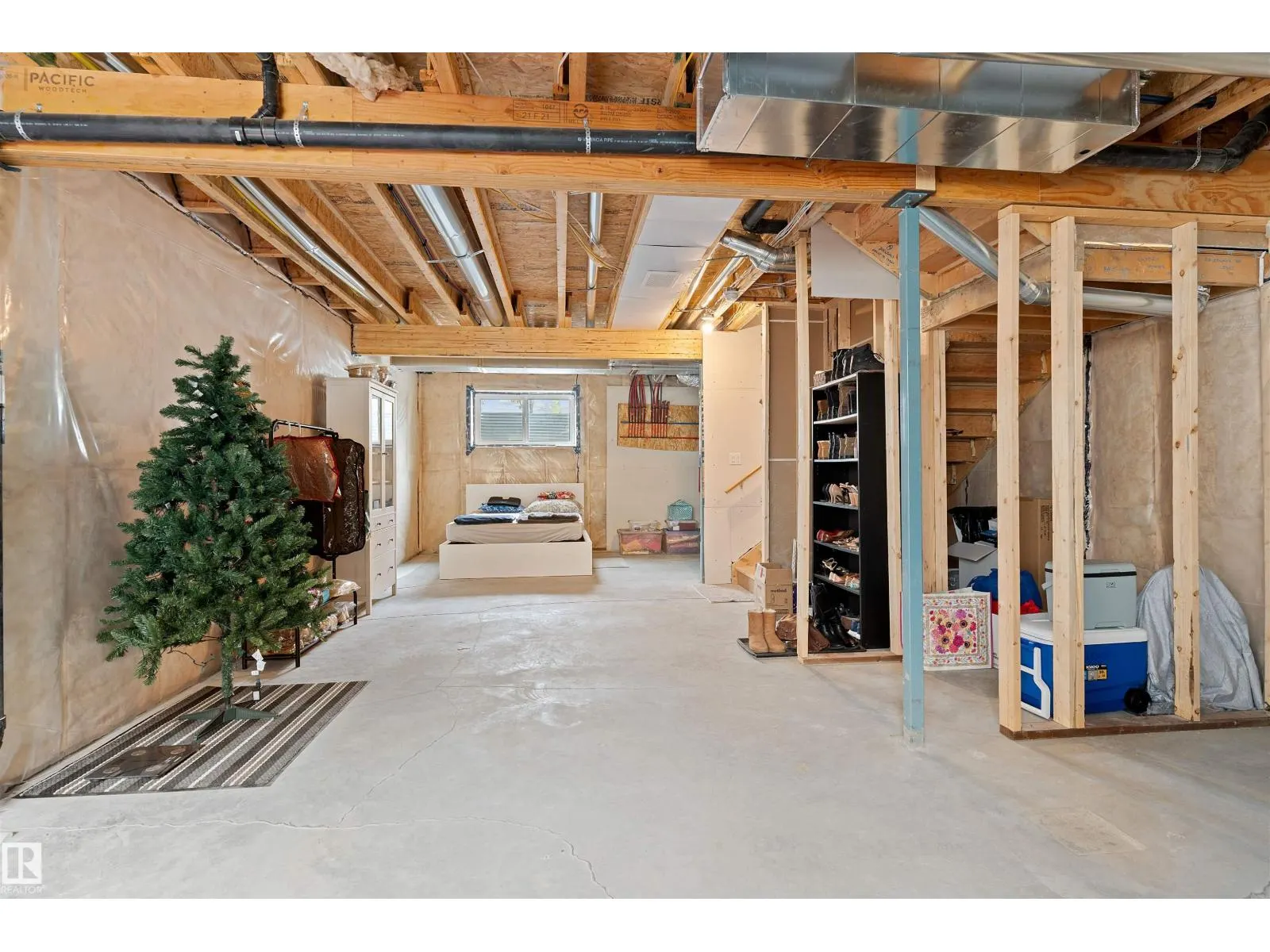 182 CALEDONIA DR