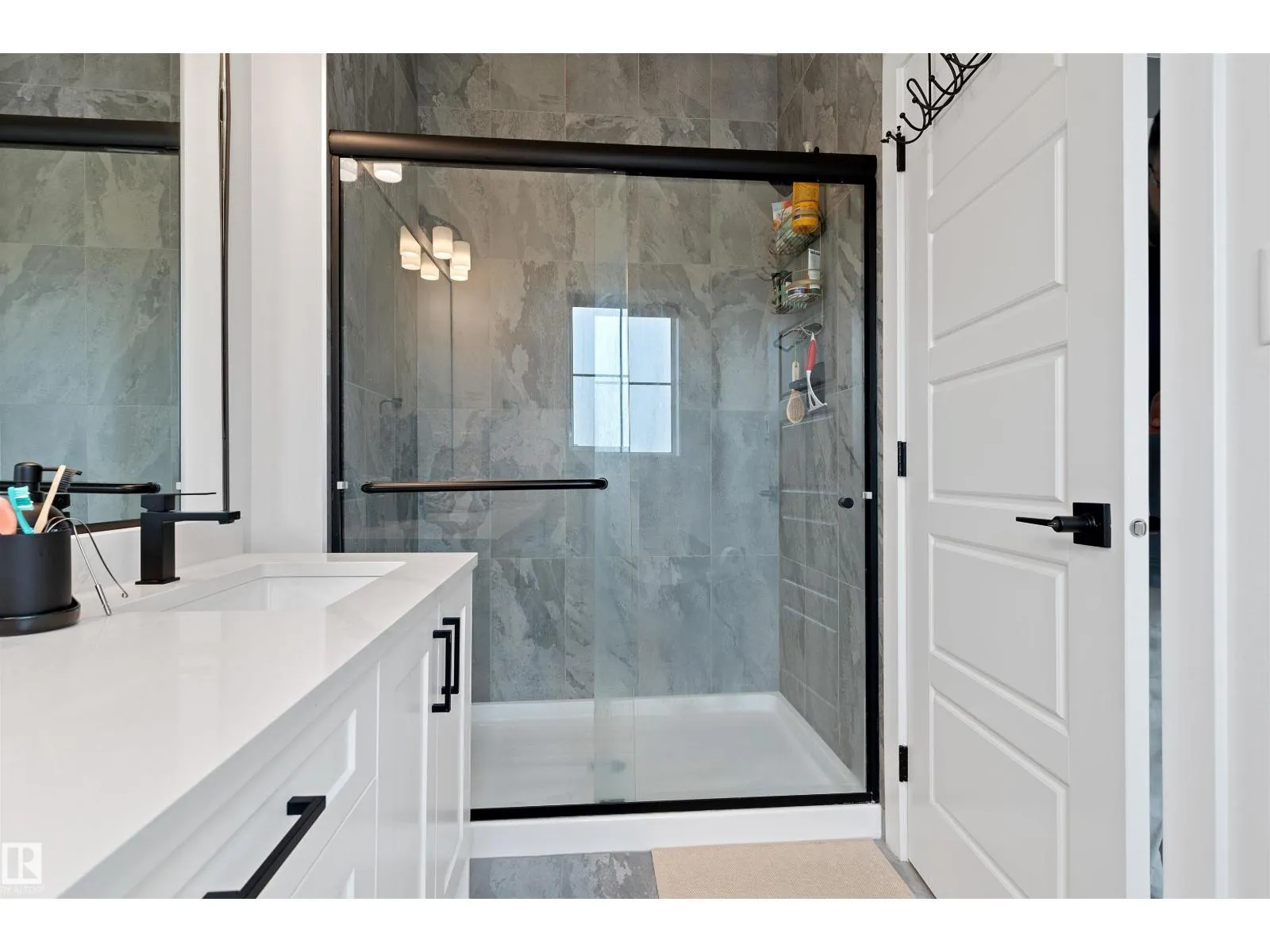 182 CALEDONIA DR