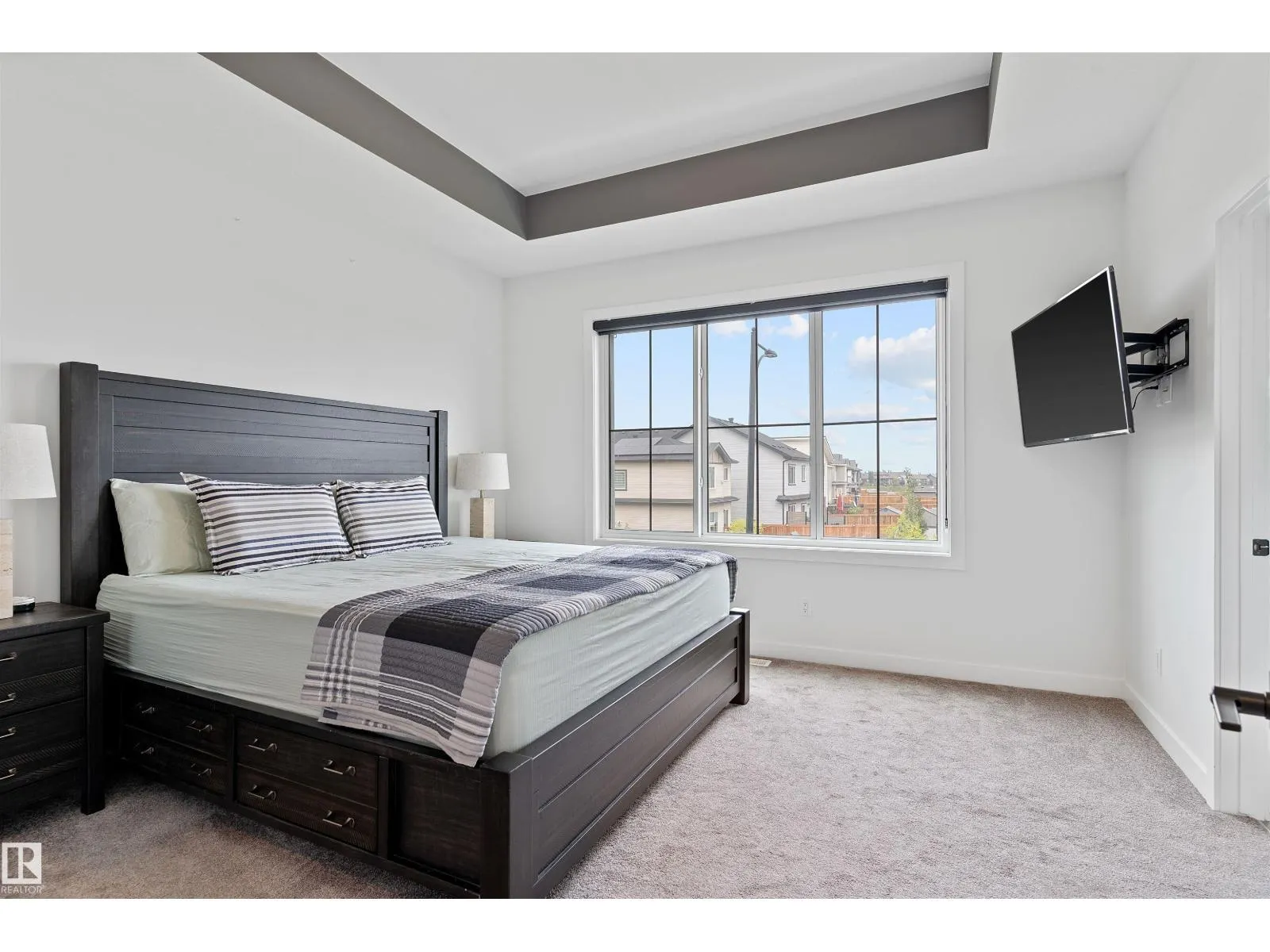 182 CALEDONIA DR